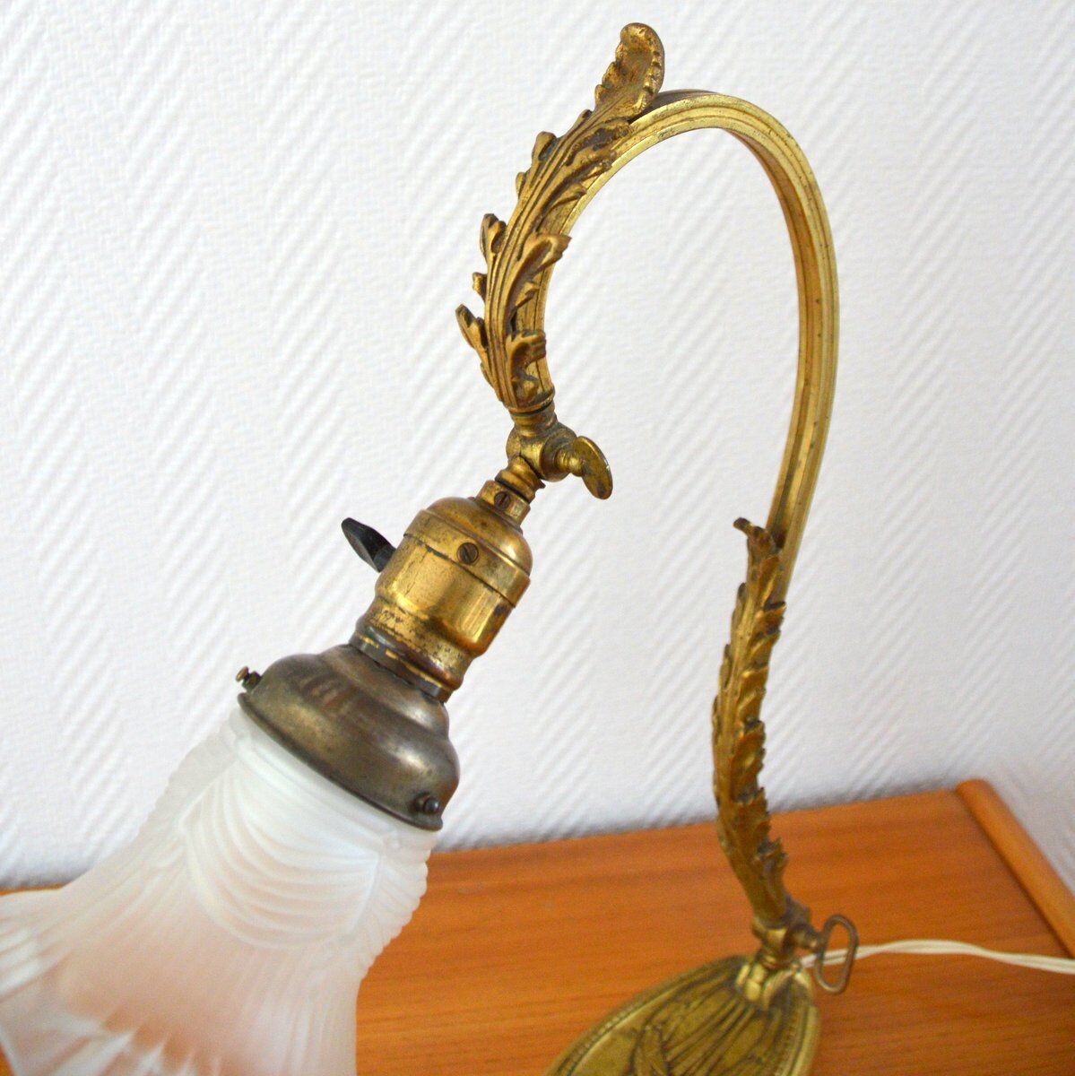 Bronze and opaline Art Nouveau lamp