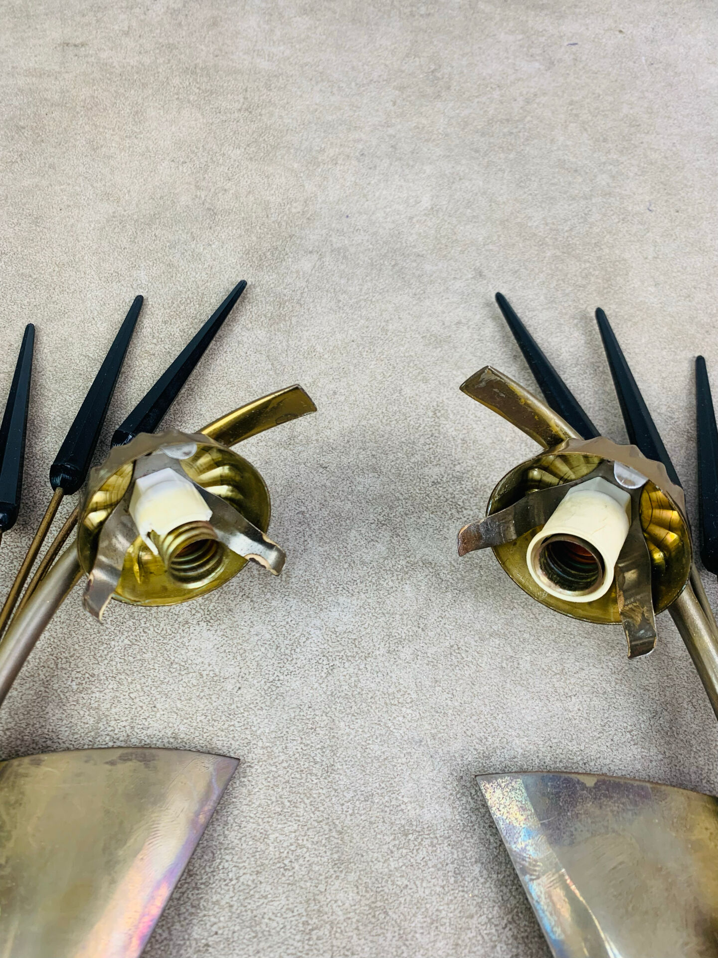 Pair of 1950s wall lights in brass and opaline tulips, Lunel/Arlus