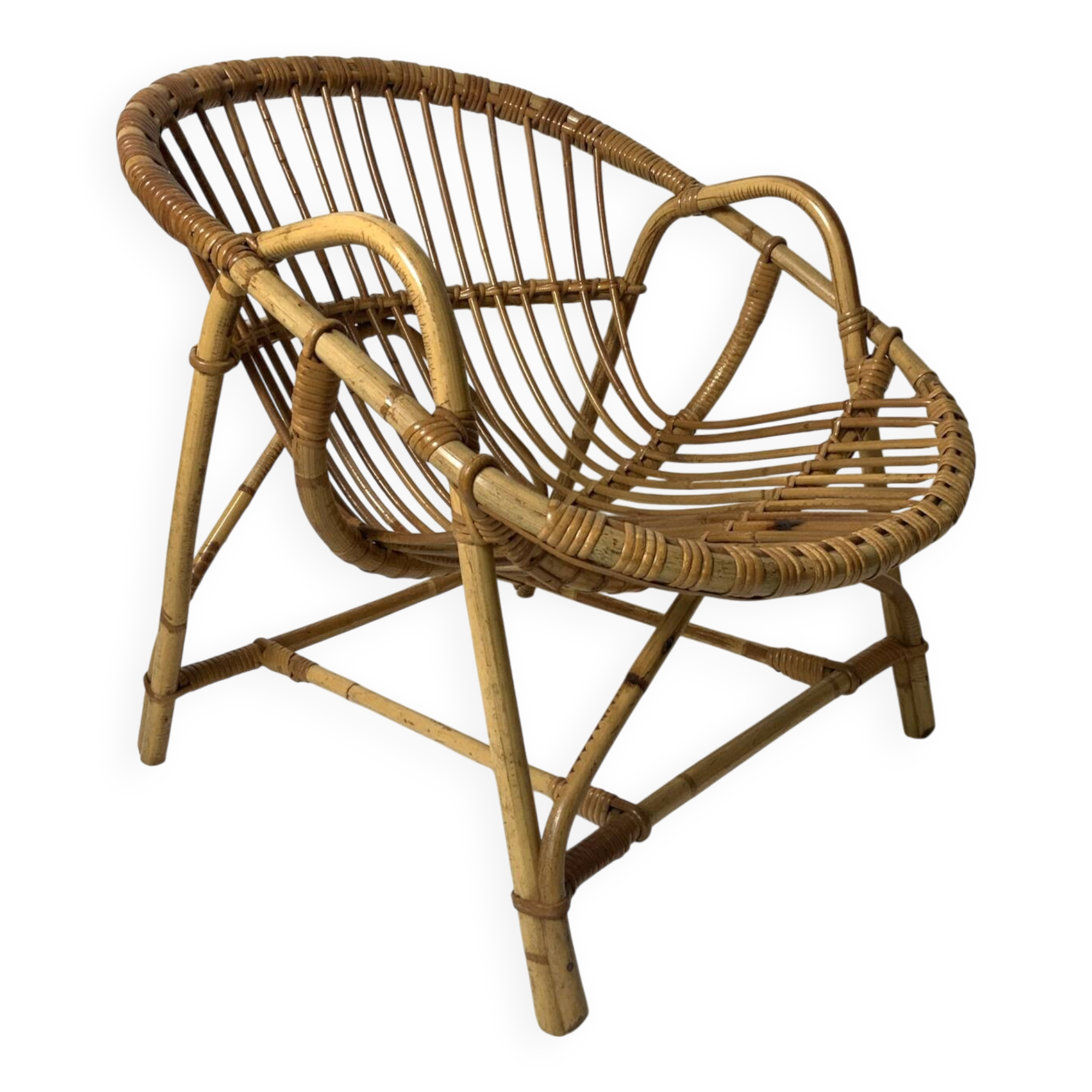 Basket chair in rattan
