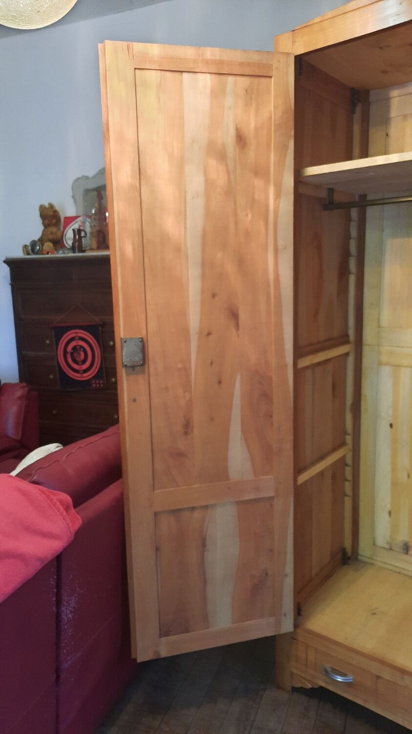 Armoire parisienne