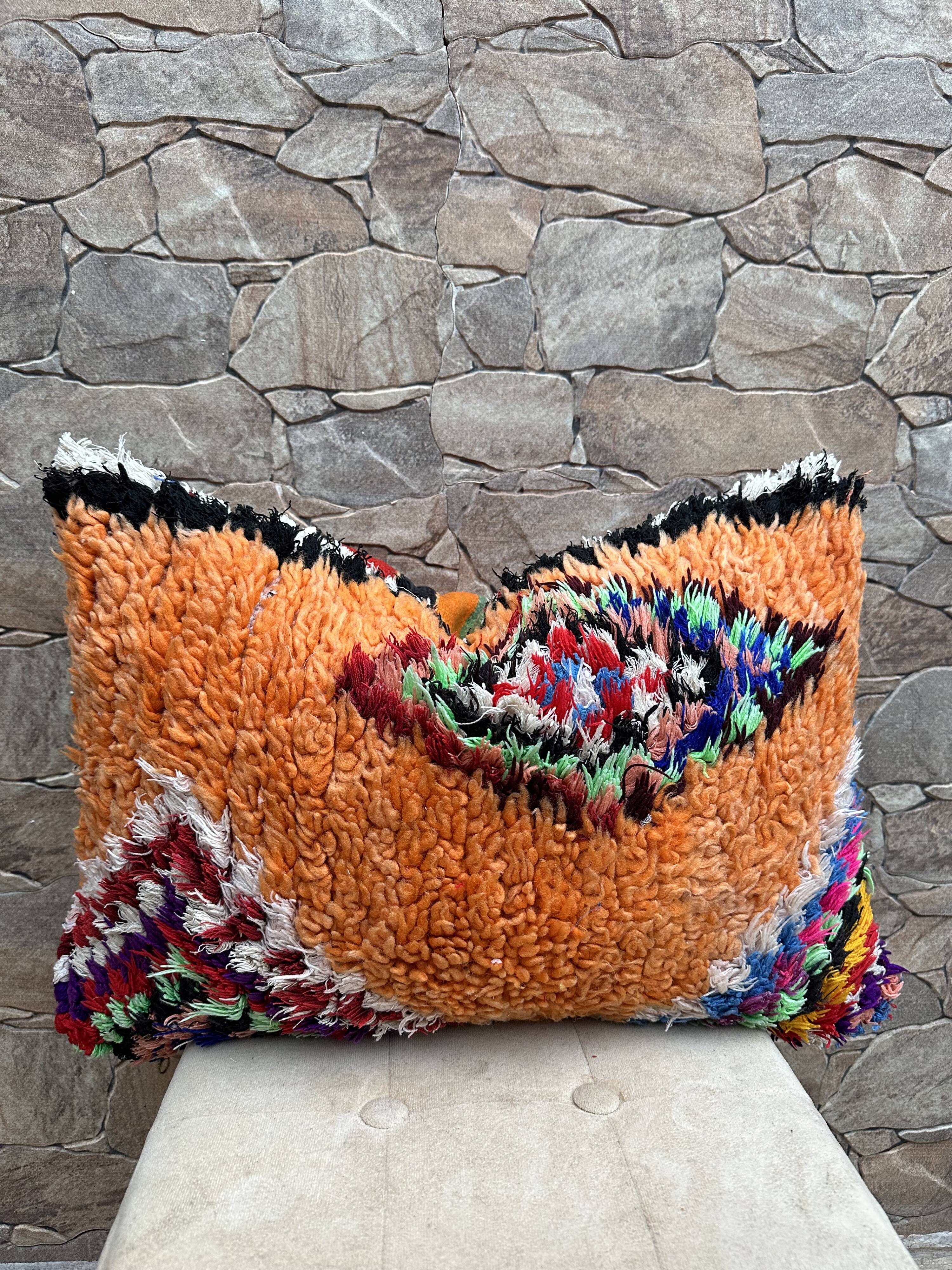 Vintage Berber Kilim cushion cover: Moroccan wool cushion