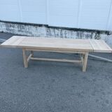 Extendable farmhouse table in solid oak