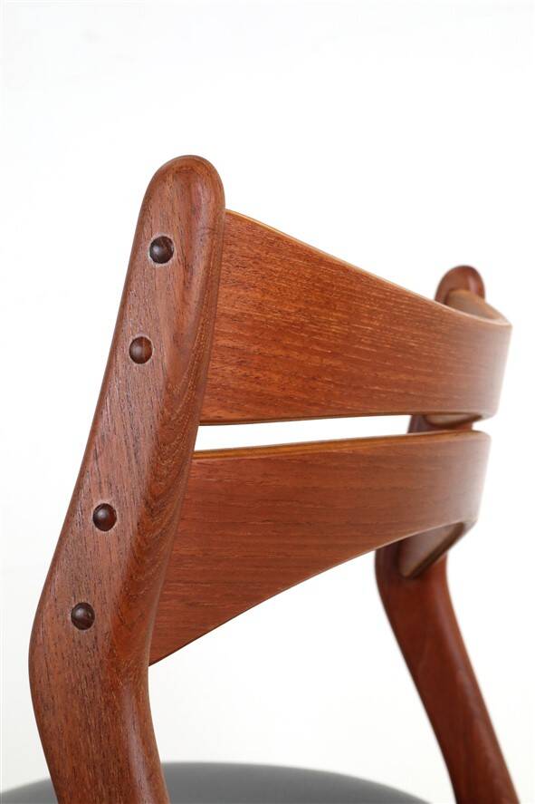 ACO Møbler / Erik Buck “310” teak chair / black leather / mid-century Danish modern design / 1960s / Buch