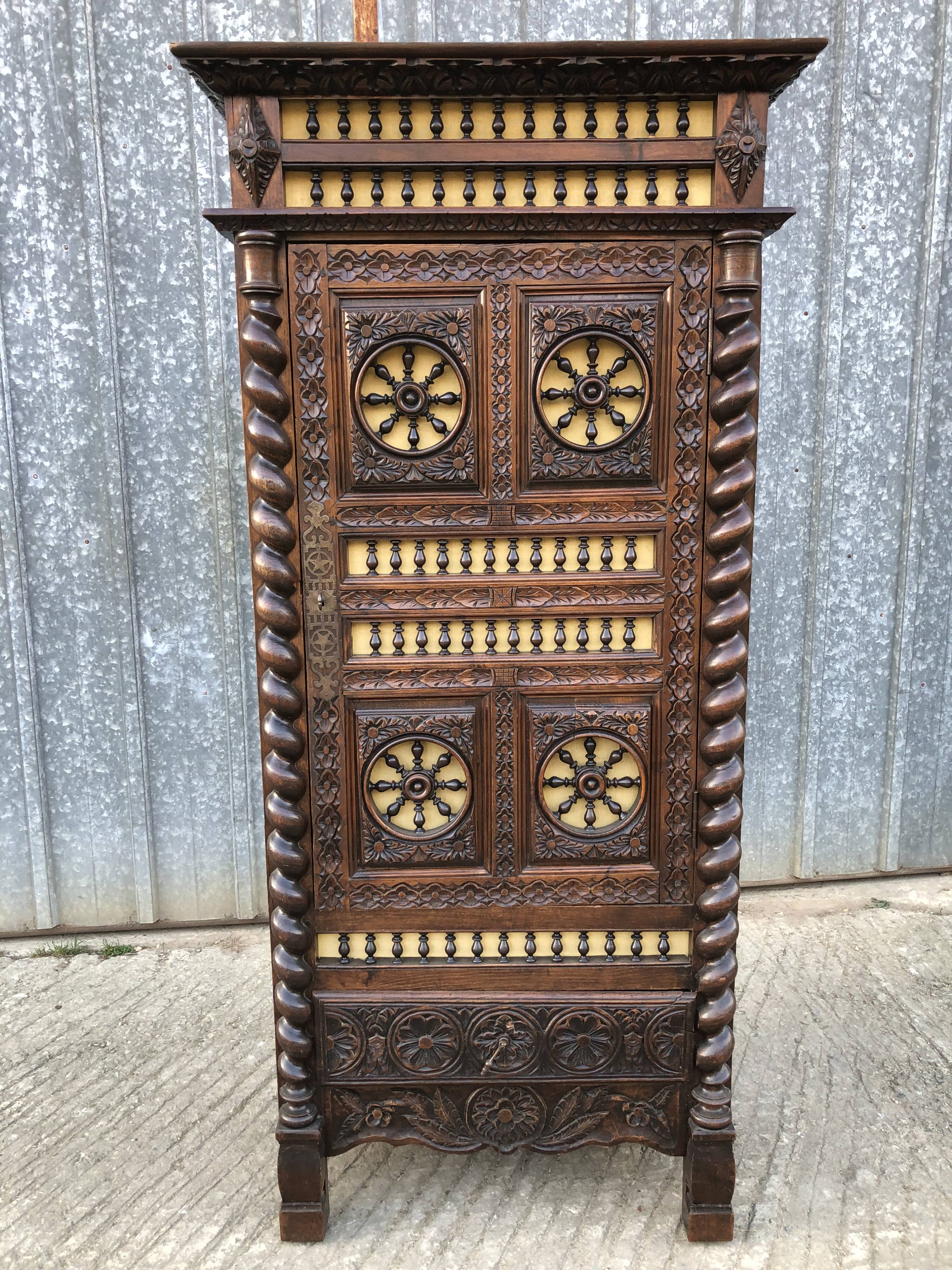 Breton bonnet cupboard in solid oak with 1 door and 1 drawer.