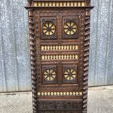 Breton bonnet cupboard in solid oak with 1 door and 1 drawer.