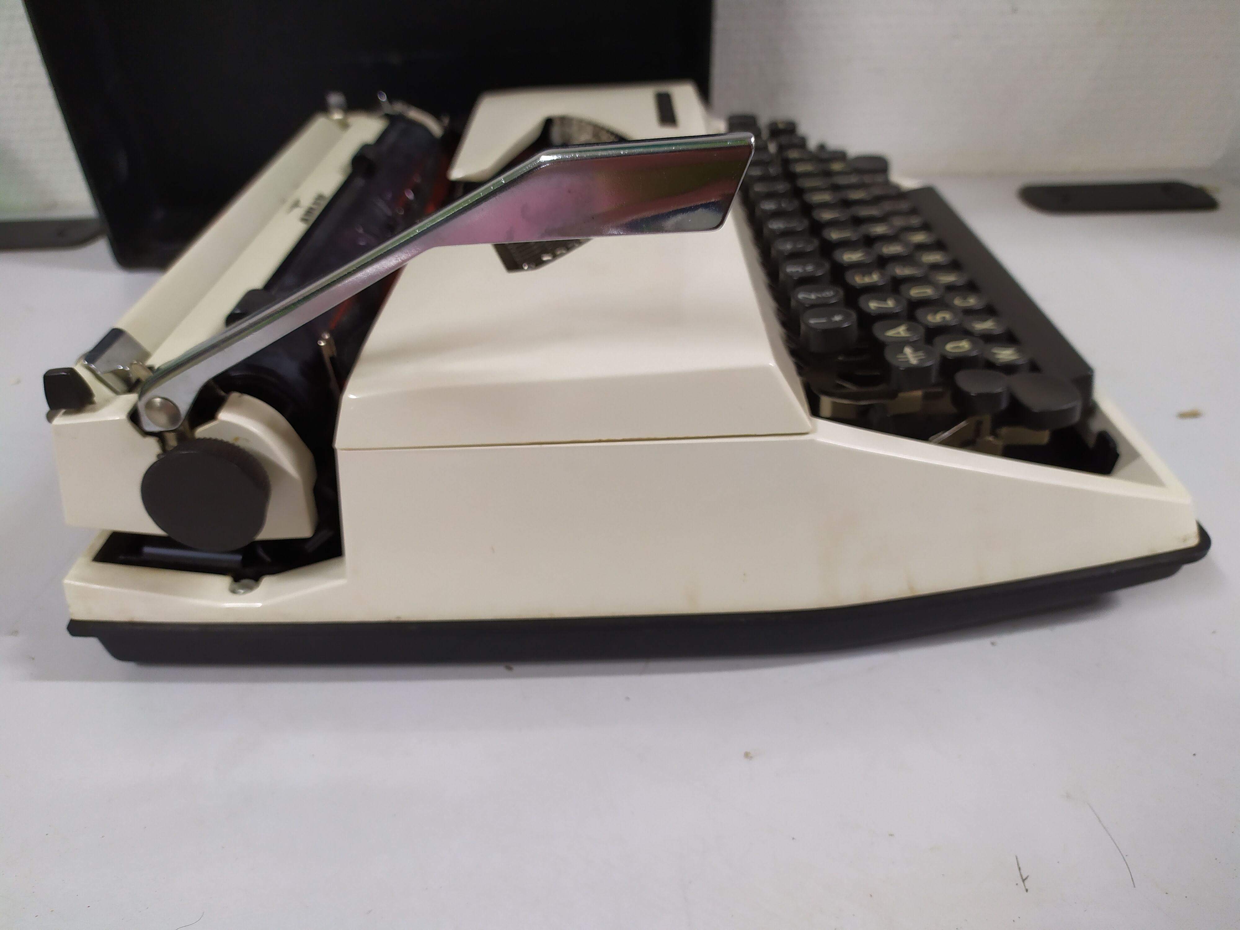 Adler Tippa Typewriter - Azerty Keyboard - works