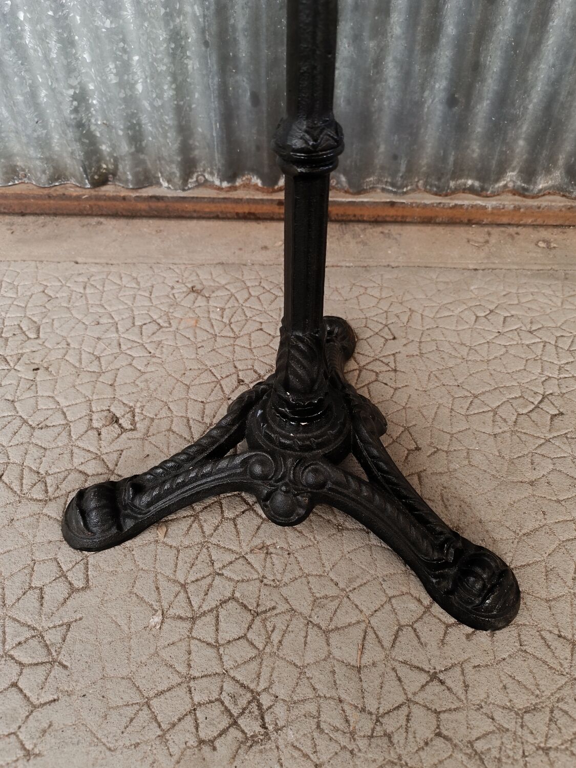 Vintage bar / bistro table in cast iron and marble