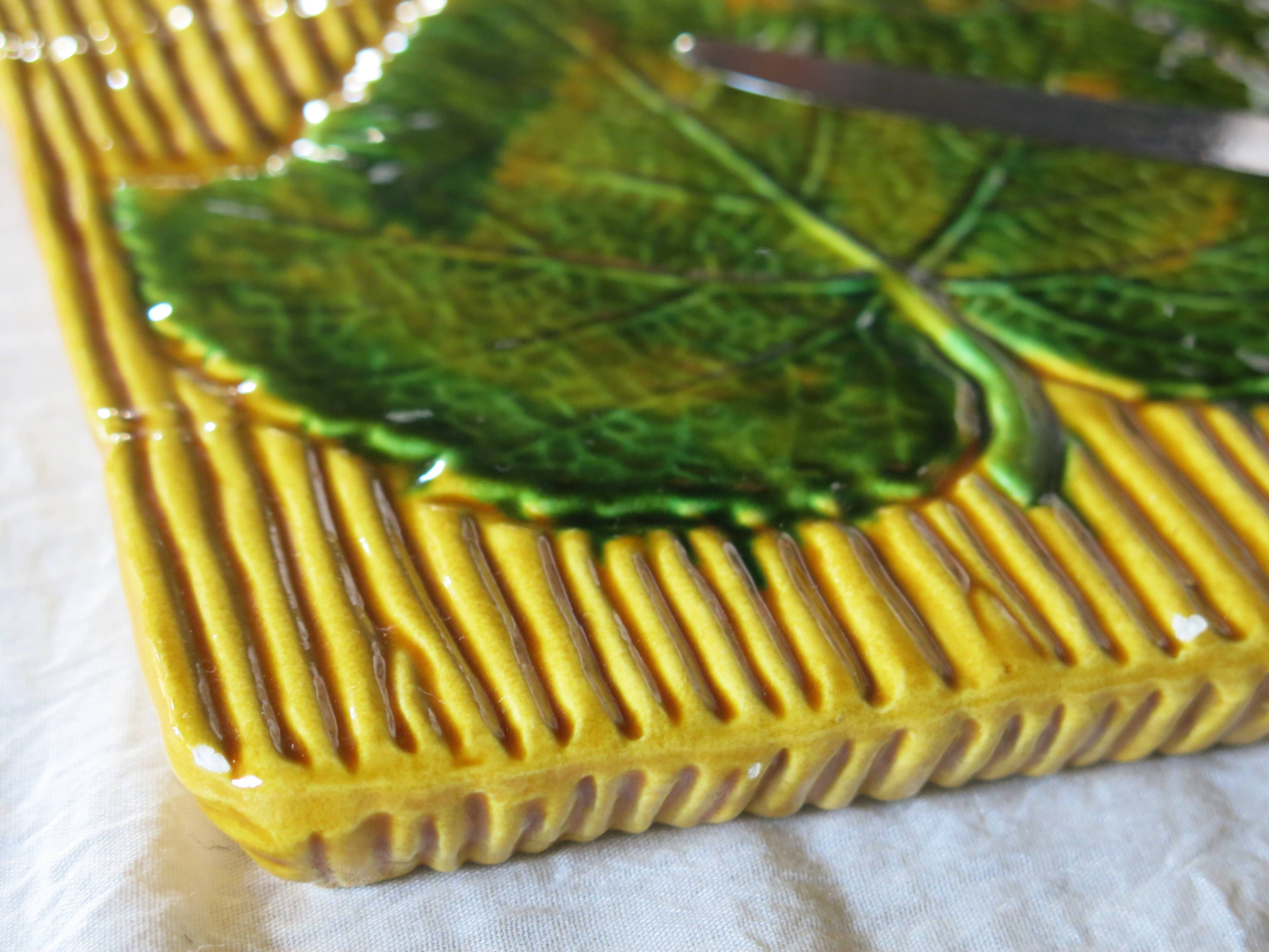 Very pretty cheese platter or trivet from Vallauris in very good condition