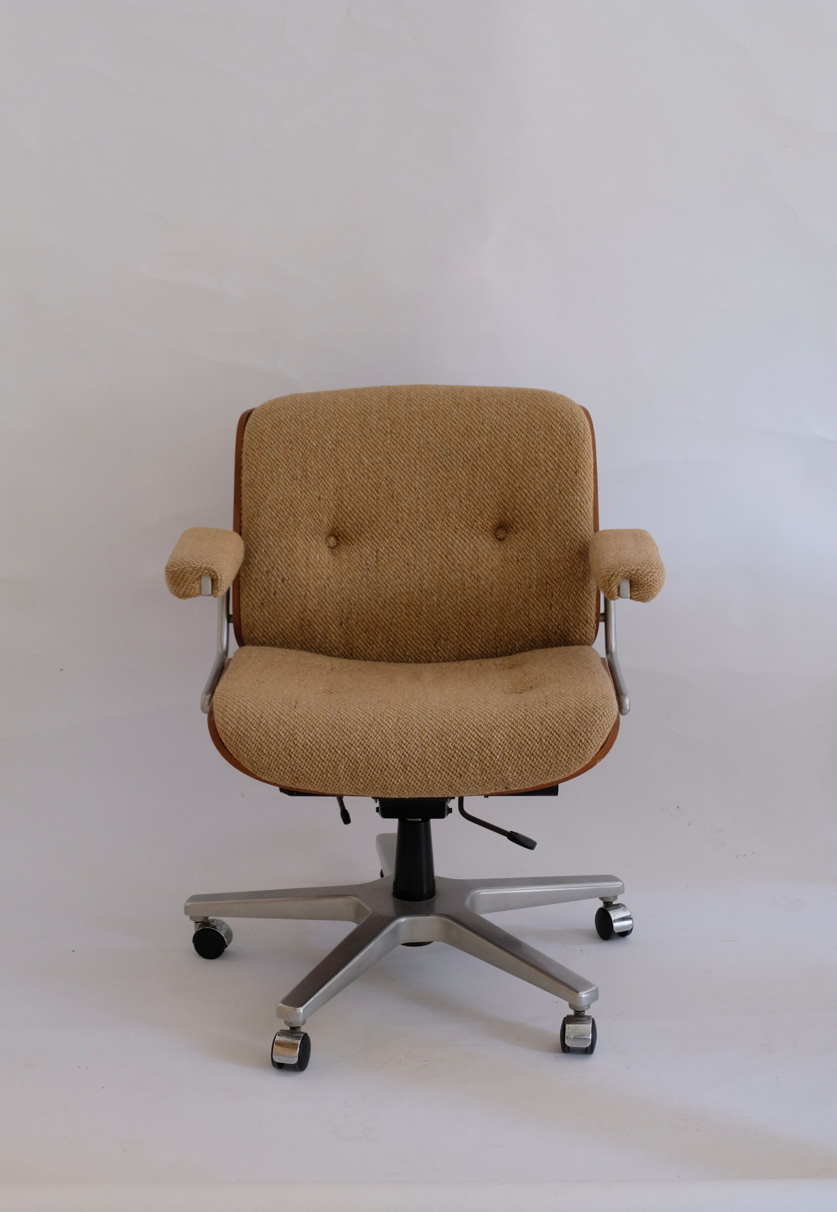 Giroflex office chair