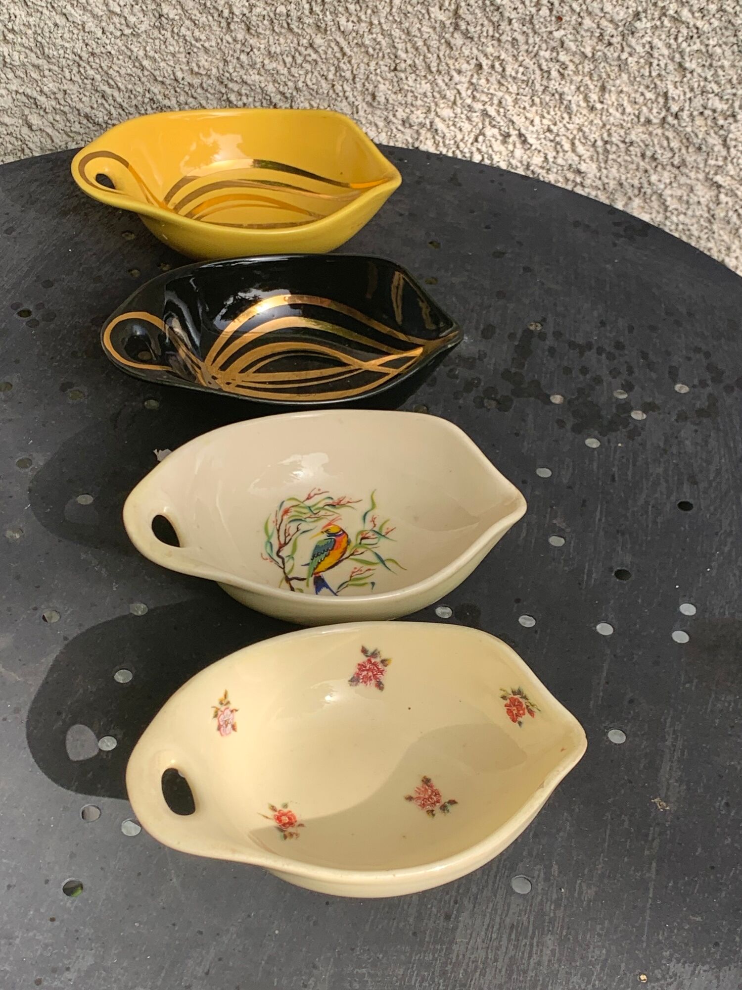 4 enameled ceramic bowls with gold or bird or flower pattern decoration, design and vintage 1950
