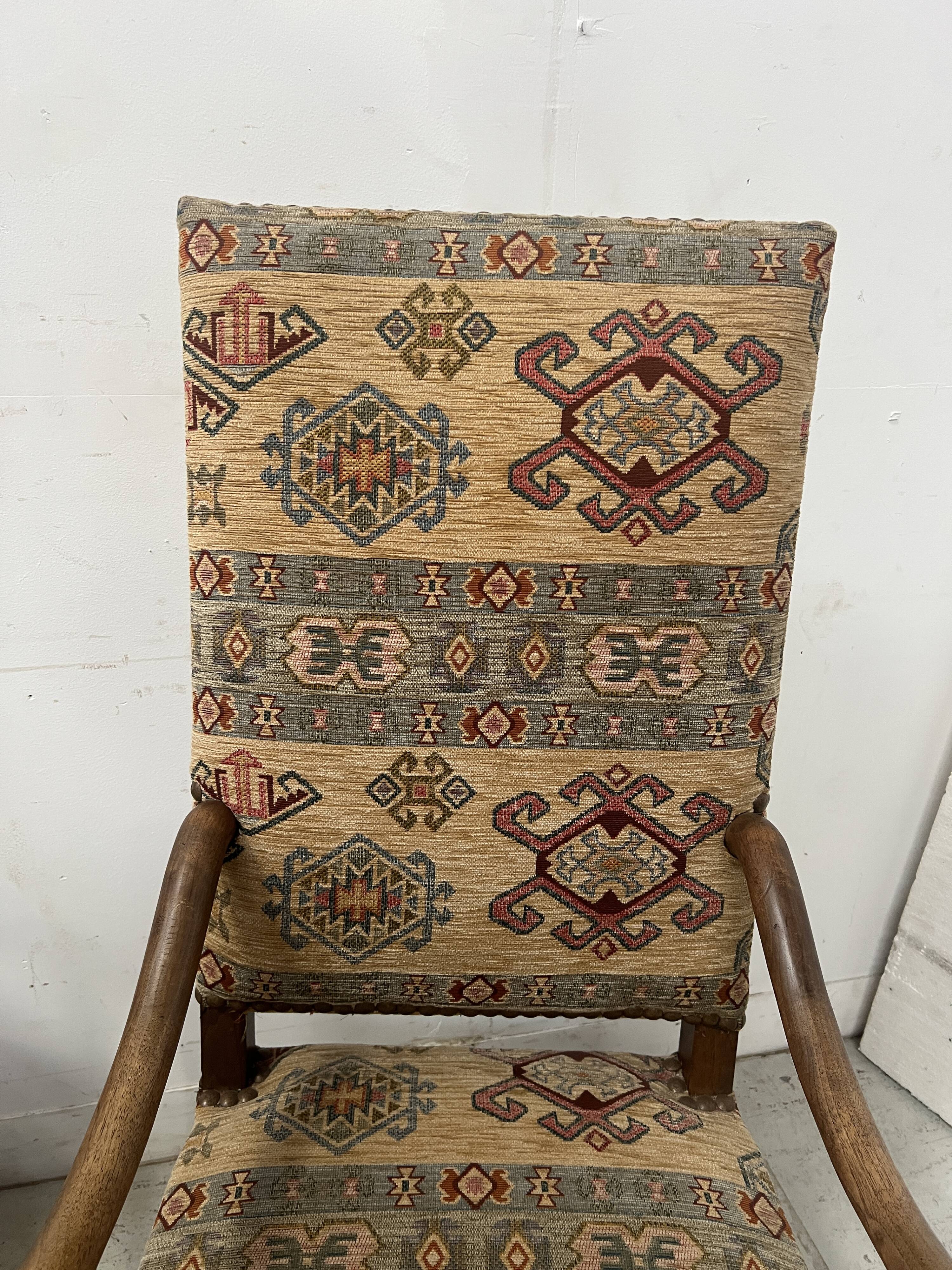 Paire de fauteuils de style Louis XIII a haut dossiers plats XX siècle