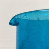 Broc en verre bleu fait main du milieu du siècle, années 1960