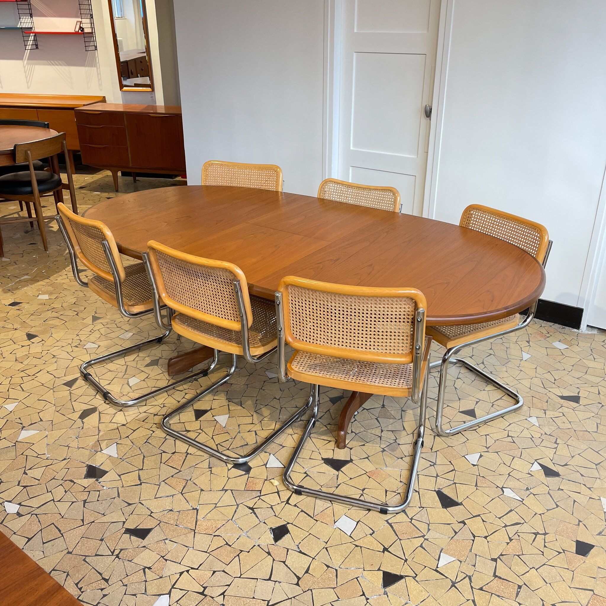 Oval table Gplan "fishtail"