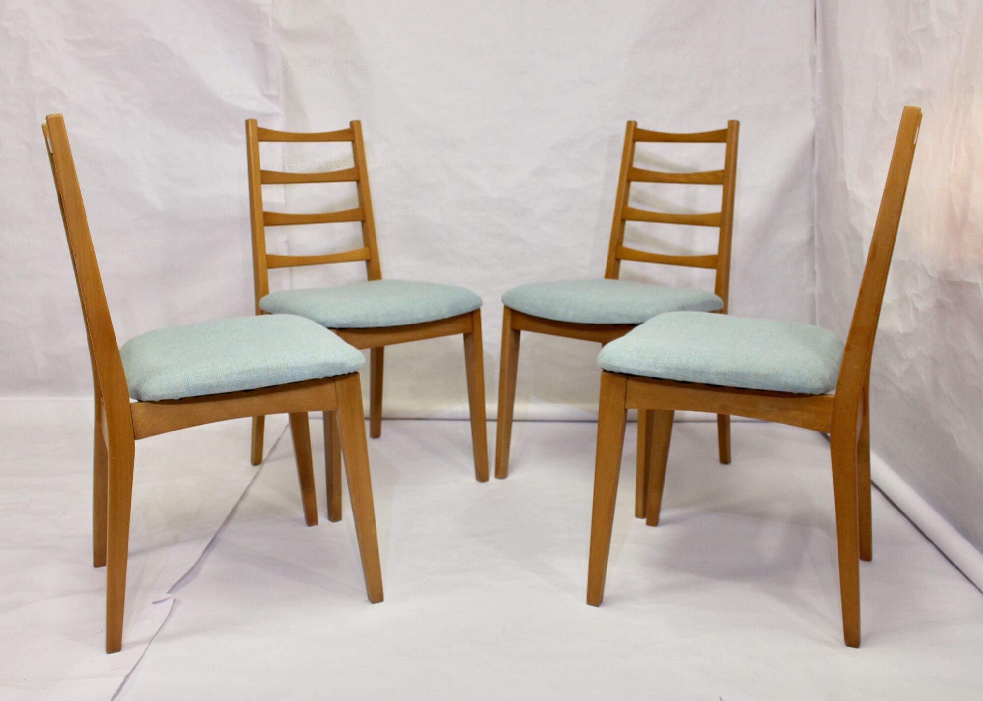 Set of 4 year old Scandinavian chairs restored fabric Edition Lelievre .