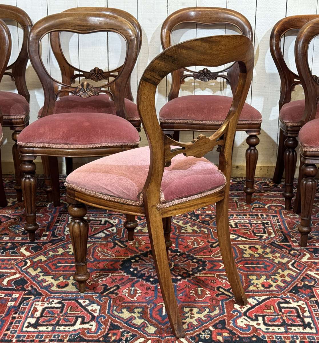 Suite de 8 chaises anglaises en acajou de style Victorien
