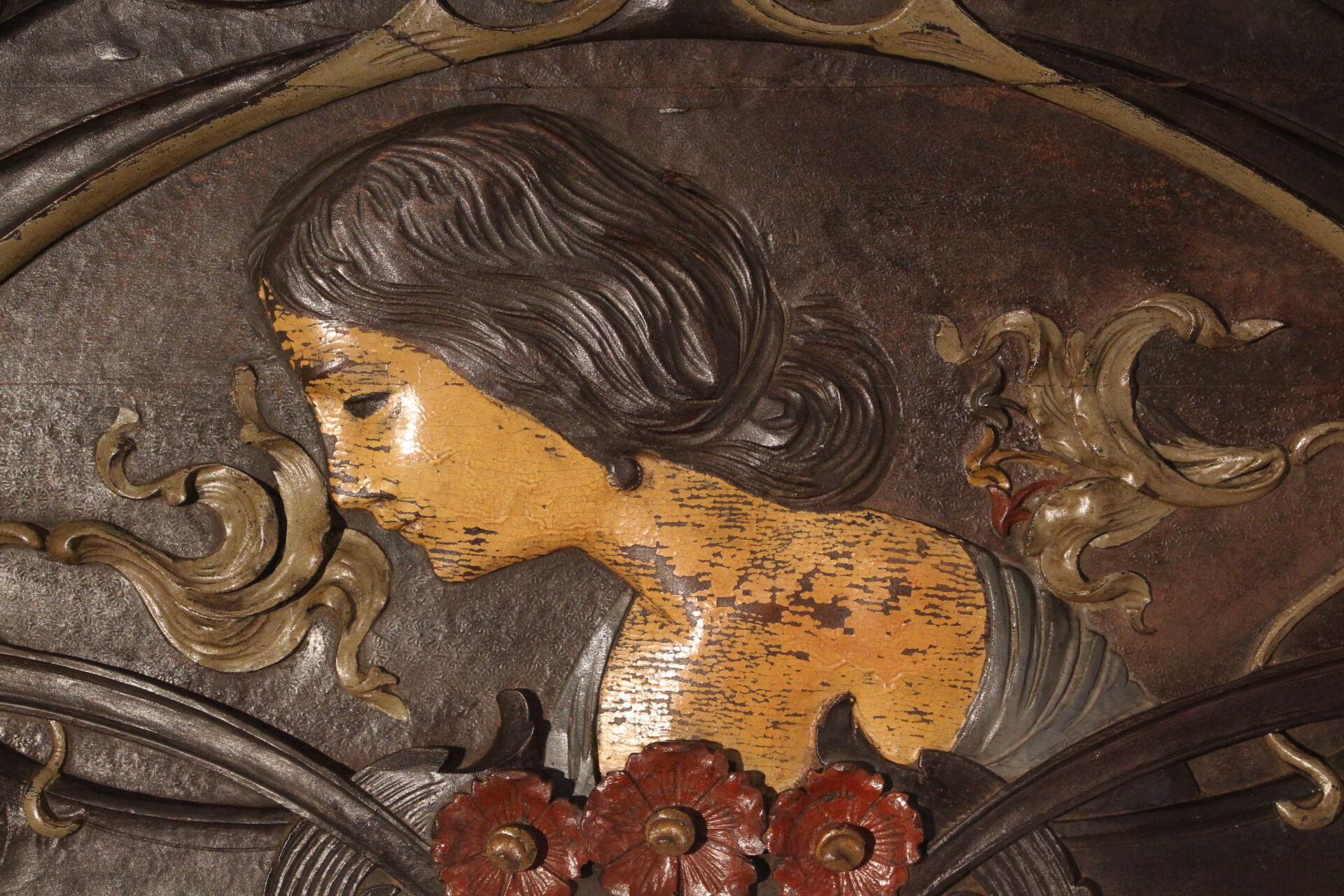 Art nouveau pediment