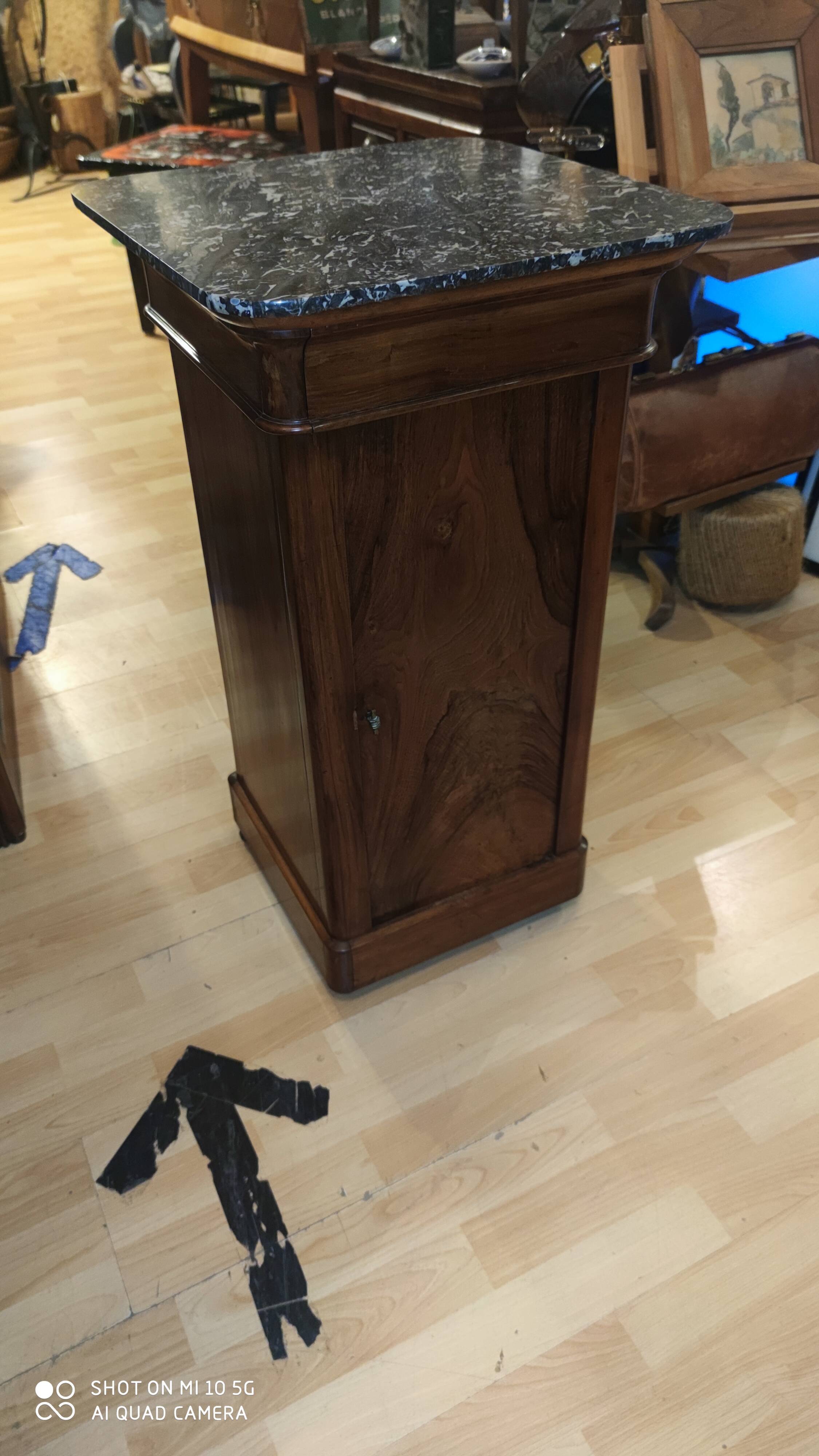 Chevet roulant 4 faces en noyer époque Restauration