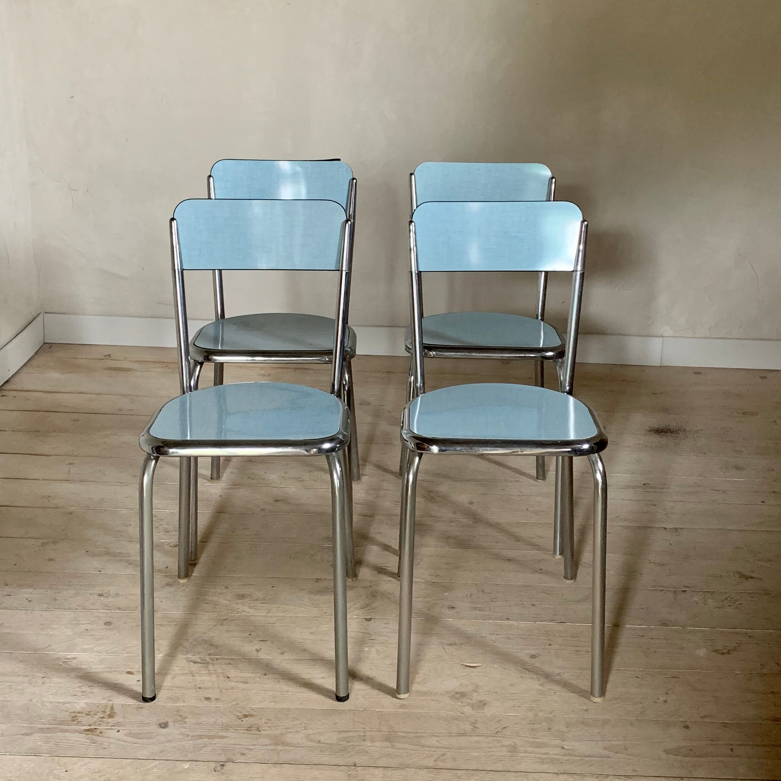 Blue formica table and its 4 chairs