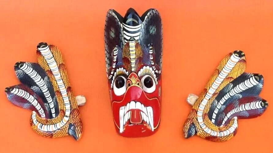 Wall mask Polychrome carved wood