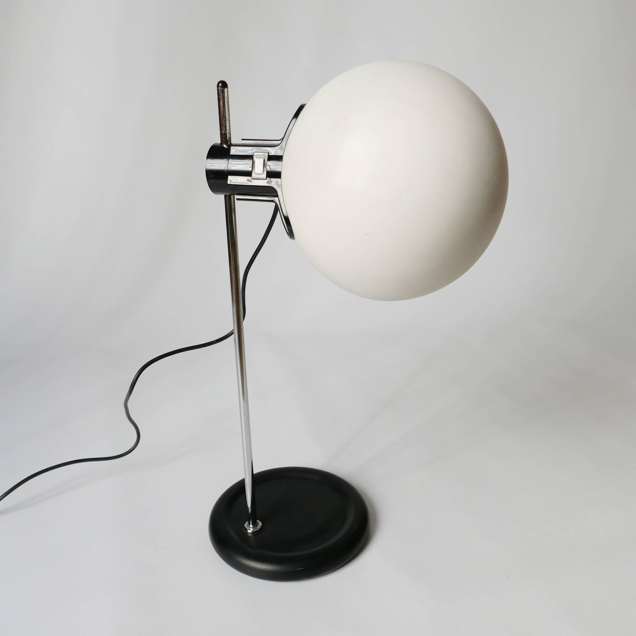 Guzzini lamp 1970s design 1970