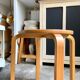 Tabouret en bois clair
