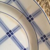 Flat plates "Sarreguemines" with blue checkered