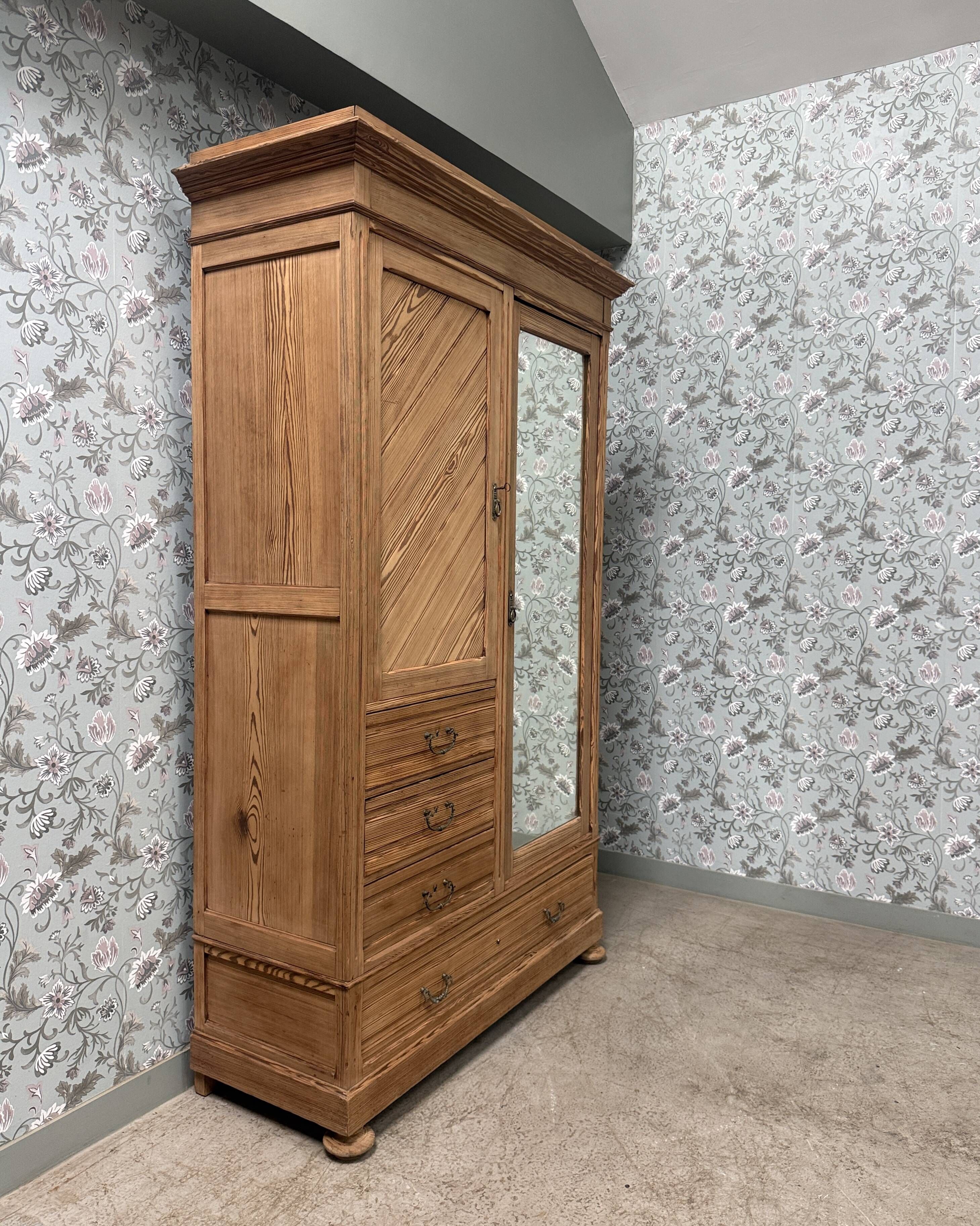 Armoire ancienne de campagne, rénovée