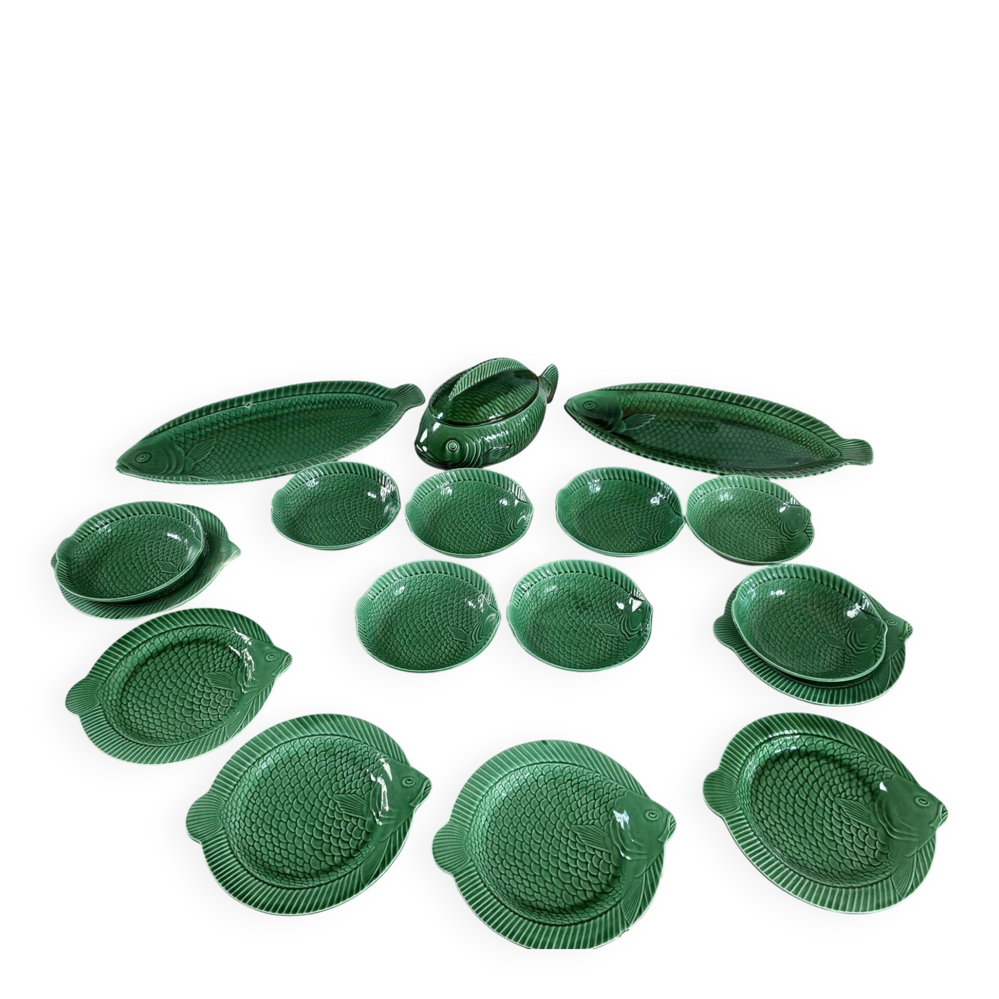 Complete tableware service from Sarreguemines.