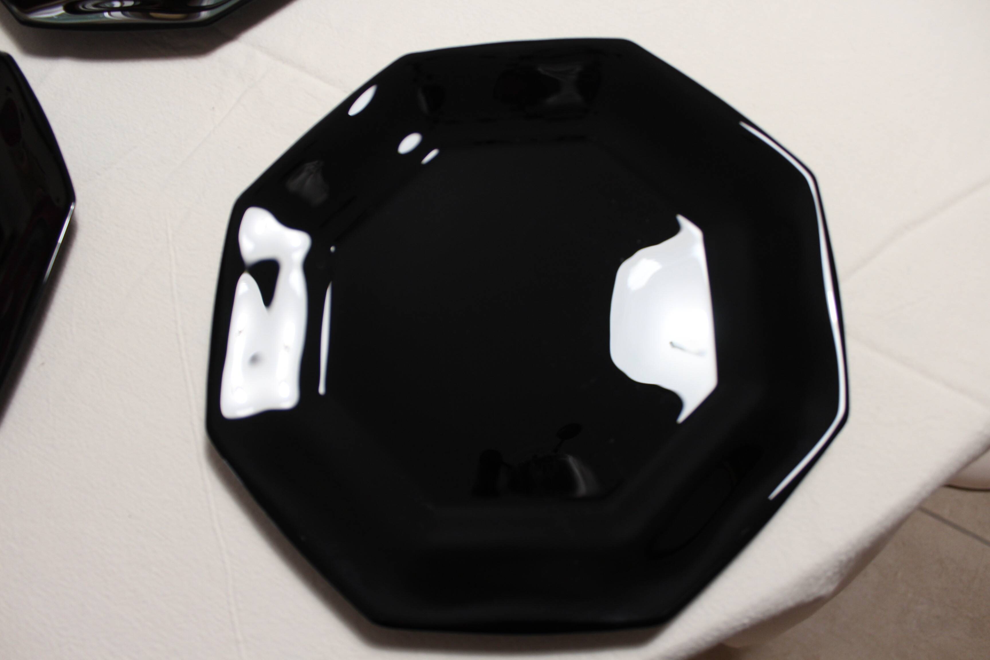 6 black Arcoroc "Octime" dinner plates (set 1)