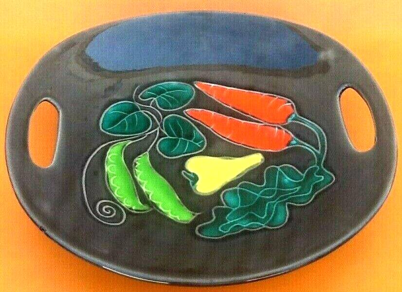 Années 1970 Plat de service Céramique vernissée à décor de Poivrons / Piments