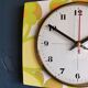 Horloge formica vintage pendule murale silencieuse rectangulaire "Odo fleurs"