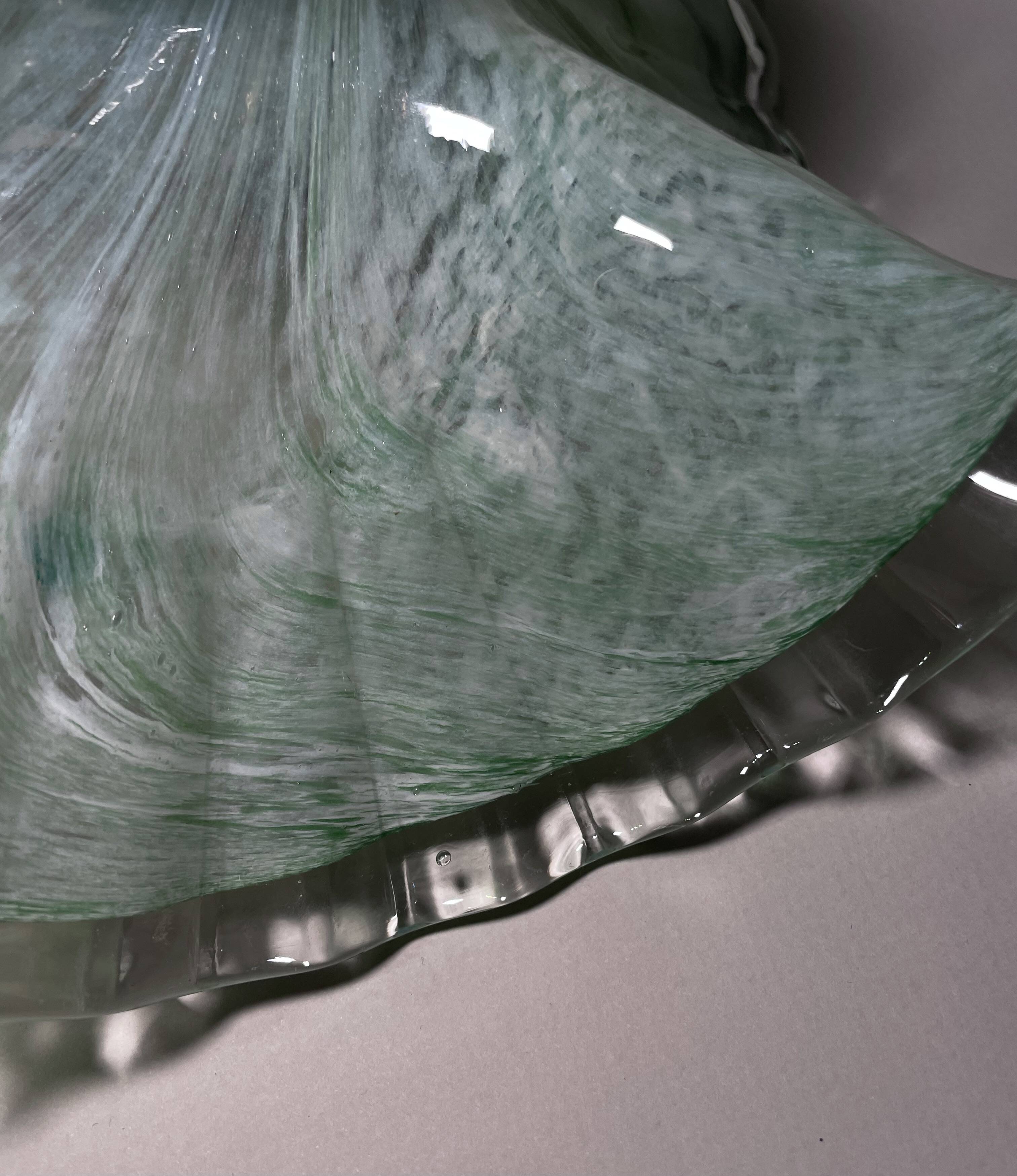 Centrepiece bowl LA MERIDIANA in blown glass on a silver pedestal.