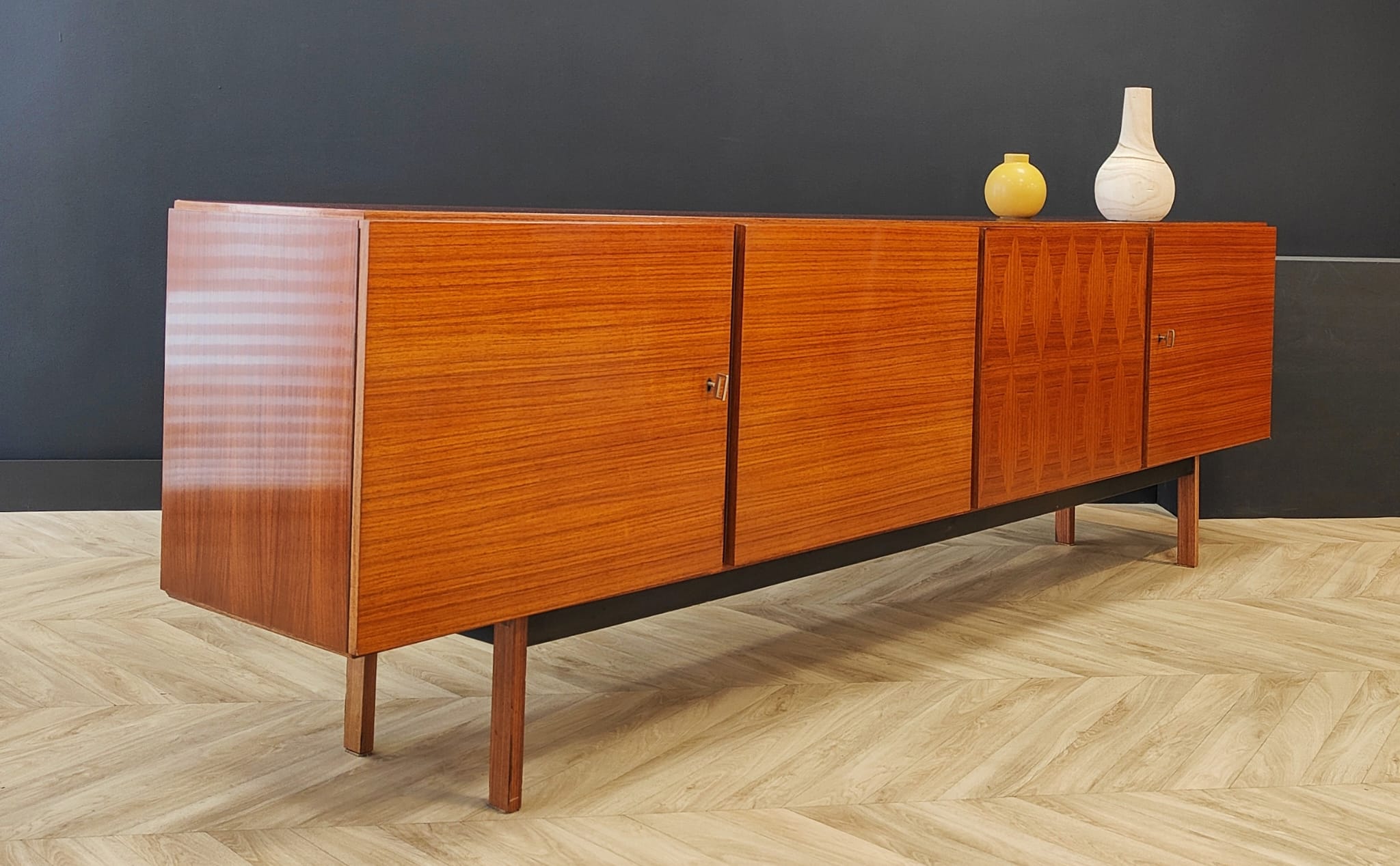 Enfilade Mid Century