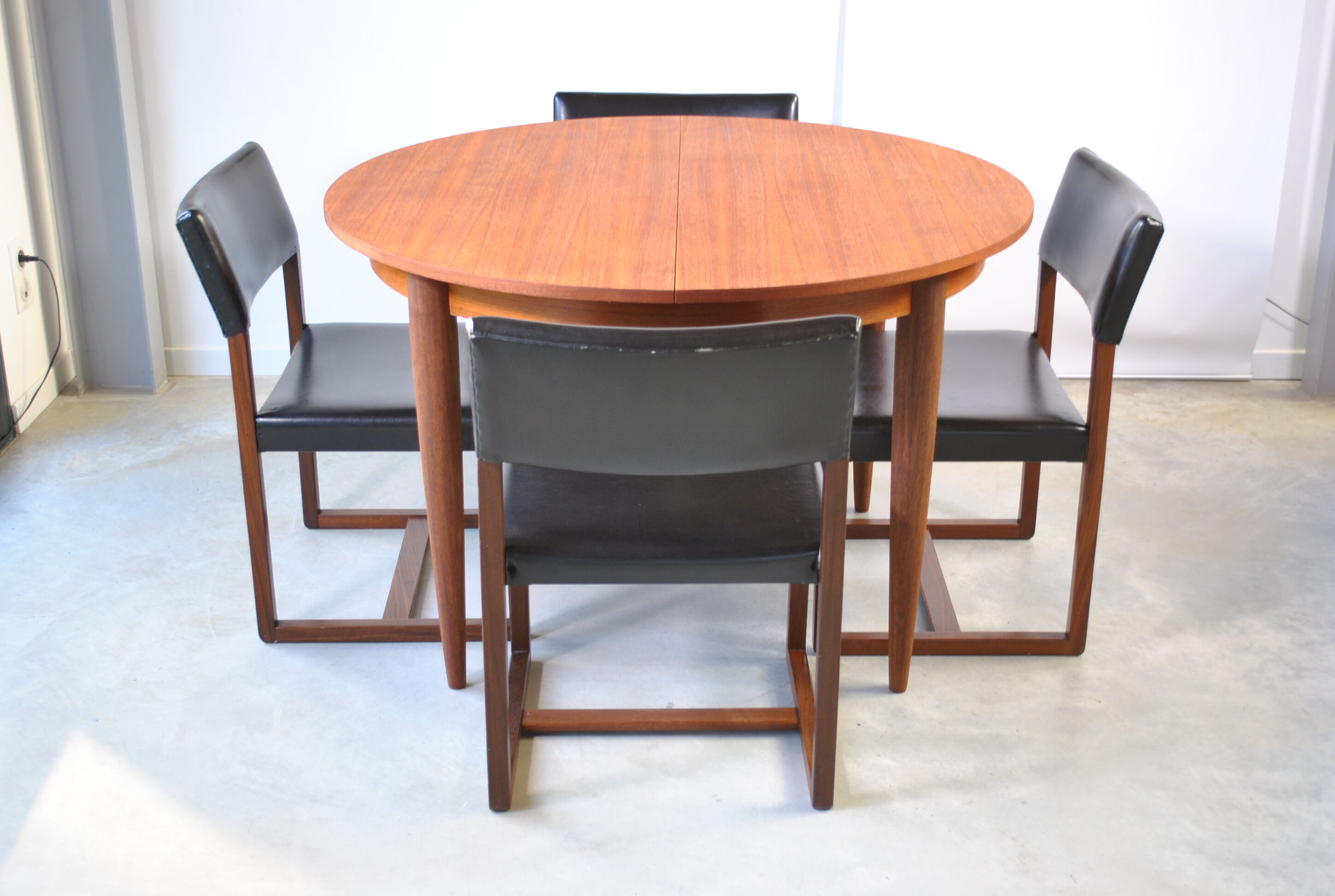 Table repas extensible en teck 1970
