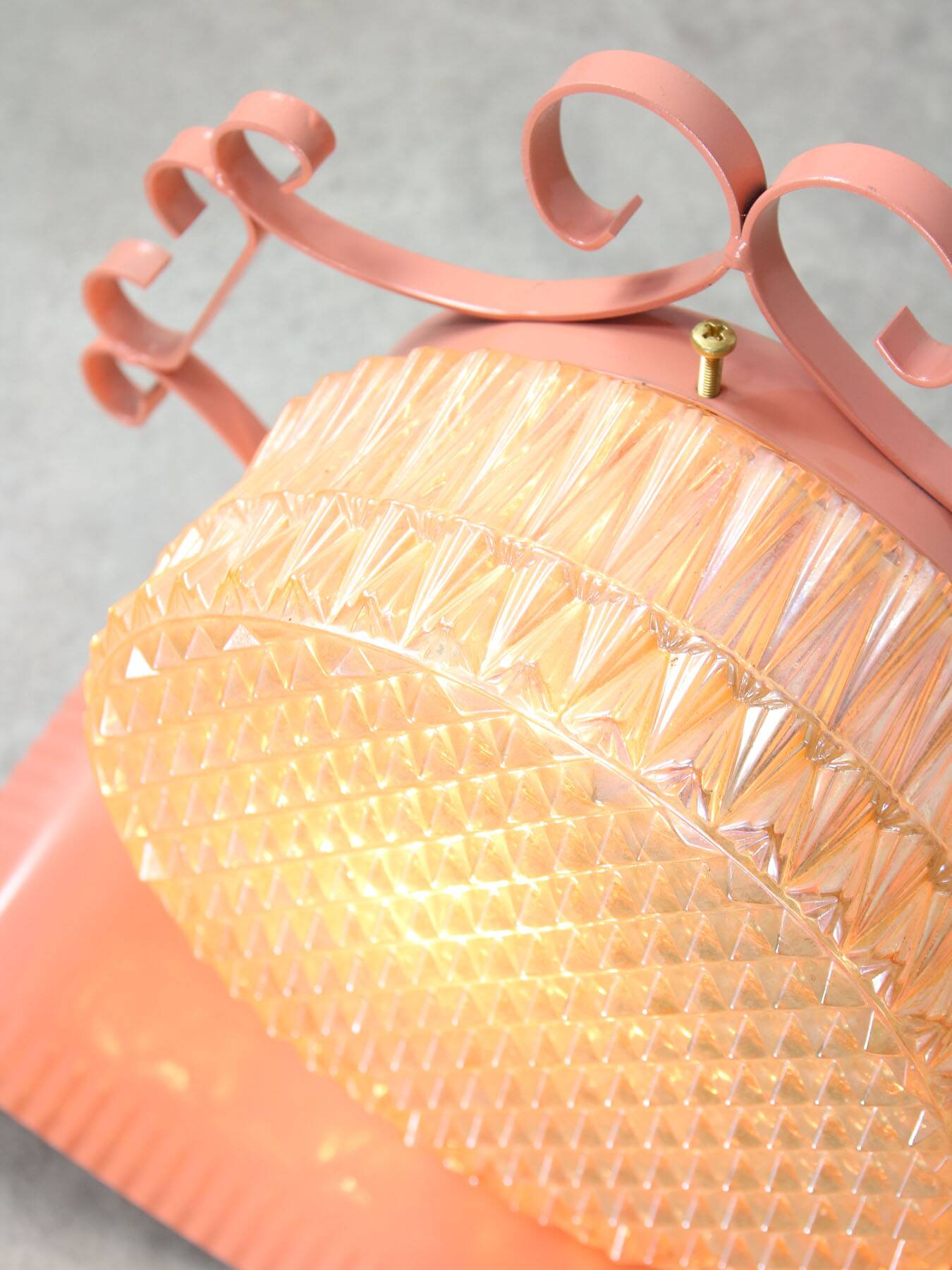 Mid-Century Intricate Italian Pink Wall Lamp, 1960s