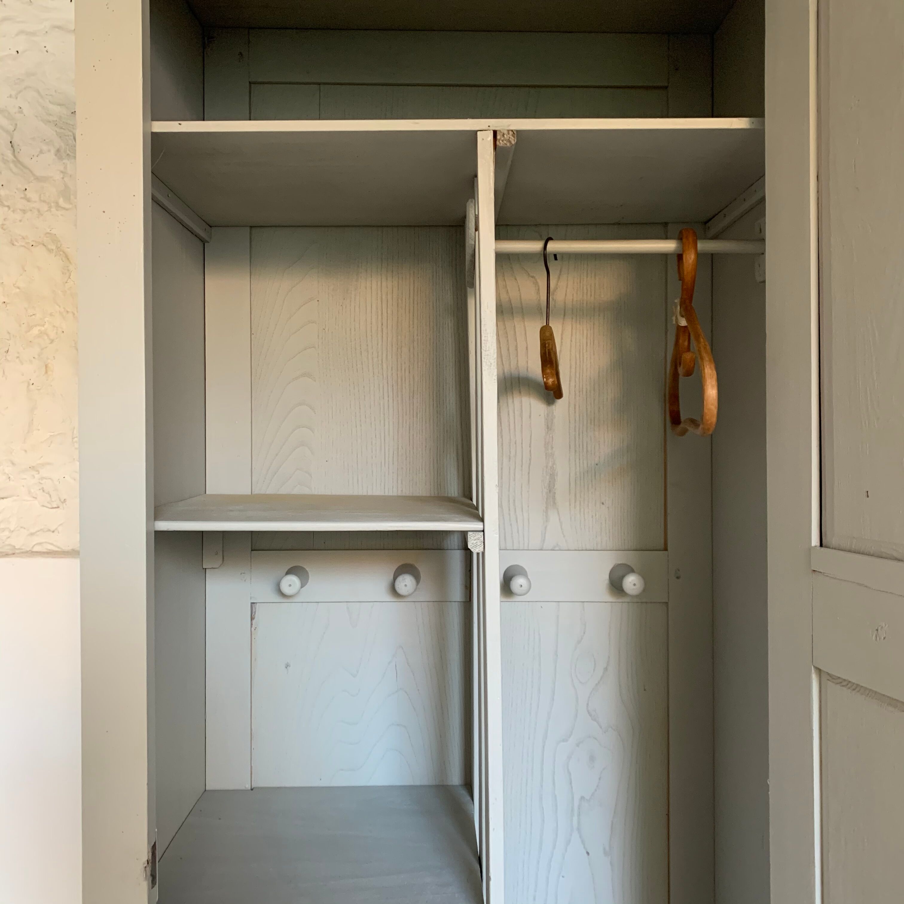 Vintage dresser in oak foot compass