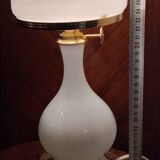 Lamp in white opaline.