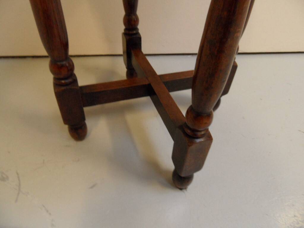 Vintage round oak sidetable