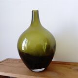 vase en verre  forme goutte  vert foncé