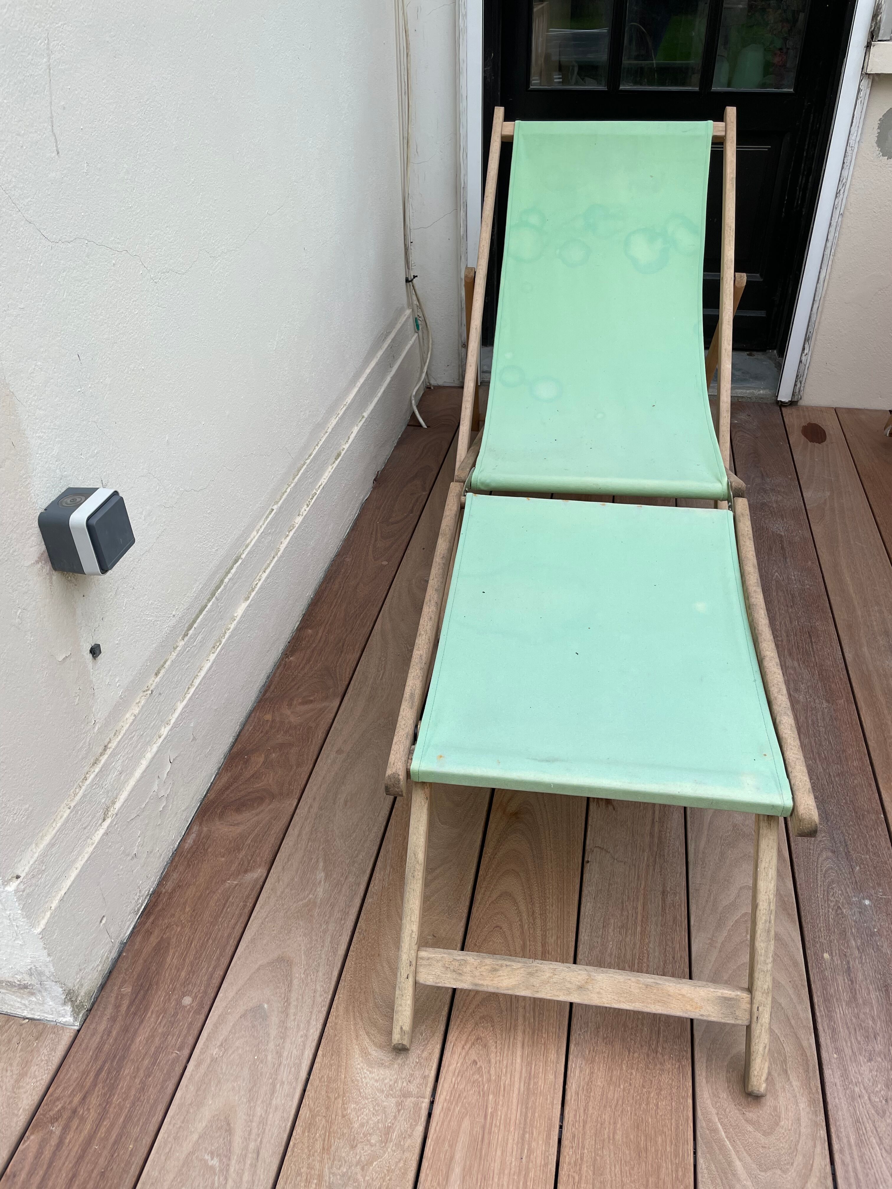 Chilean deckchair mint with water