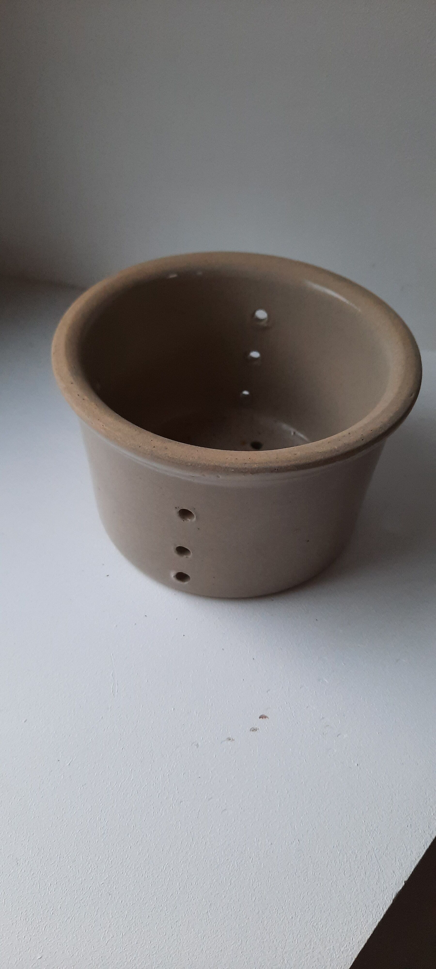 Pot a faisselle ancient