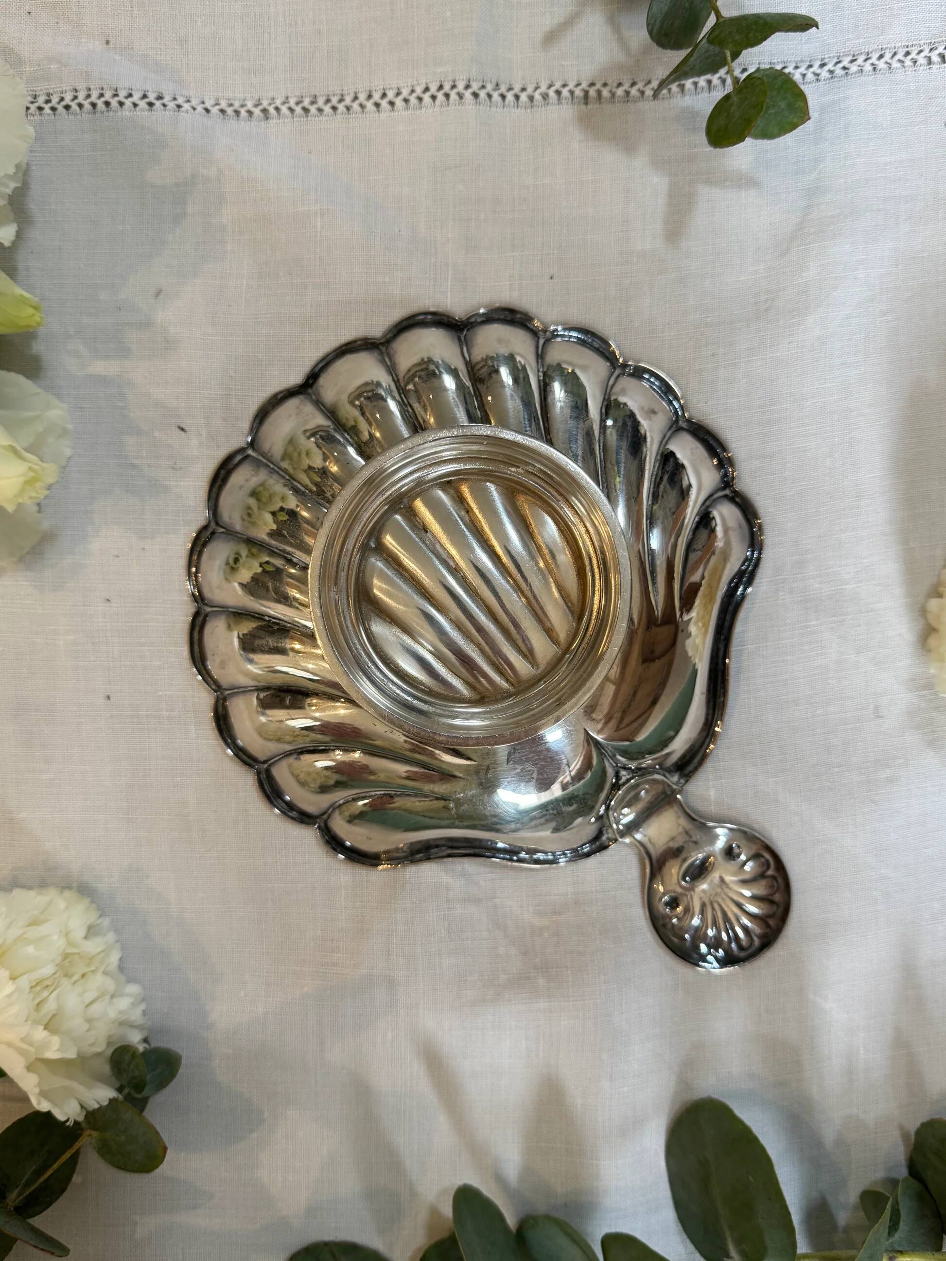 Vintage shell catchall
