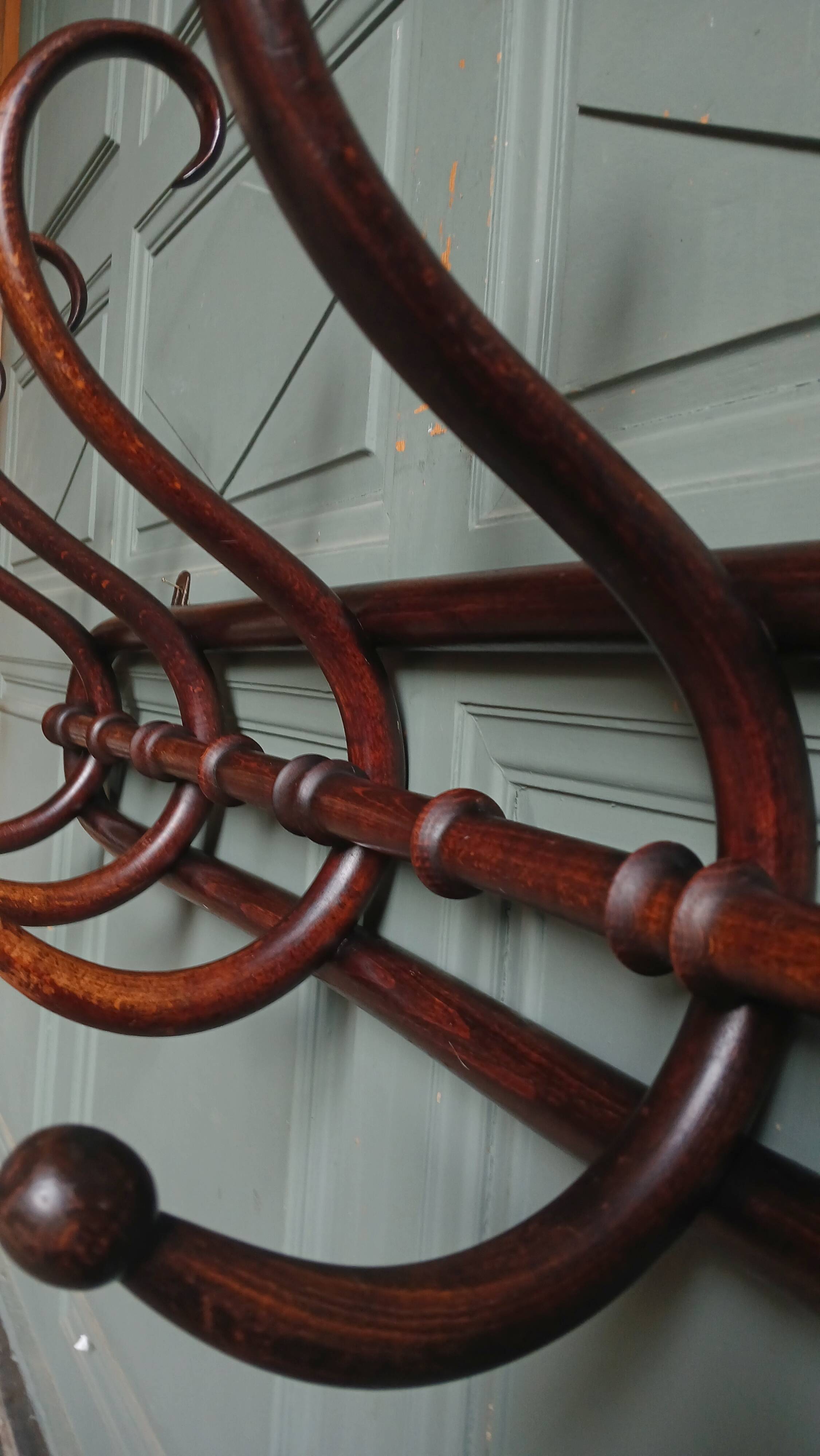 Coat rack / hat stand J&J Kohn no. 1202/5 in bent wood. Vienna 1911
