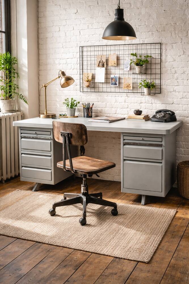 Vintage metal desk from the 1940s/50s.