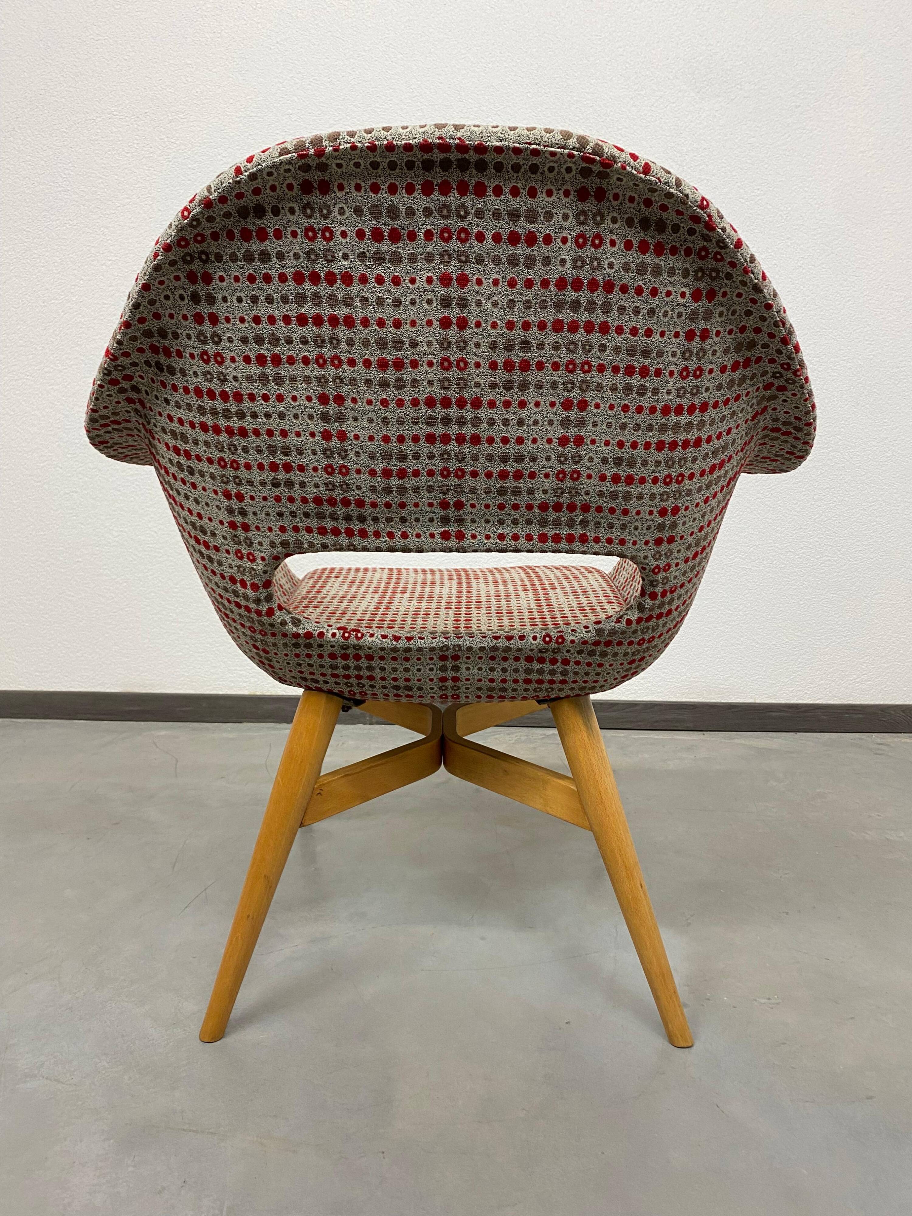 Vintage armchairs in fibreglass by Miroslav Navrátil