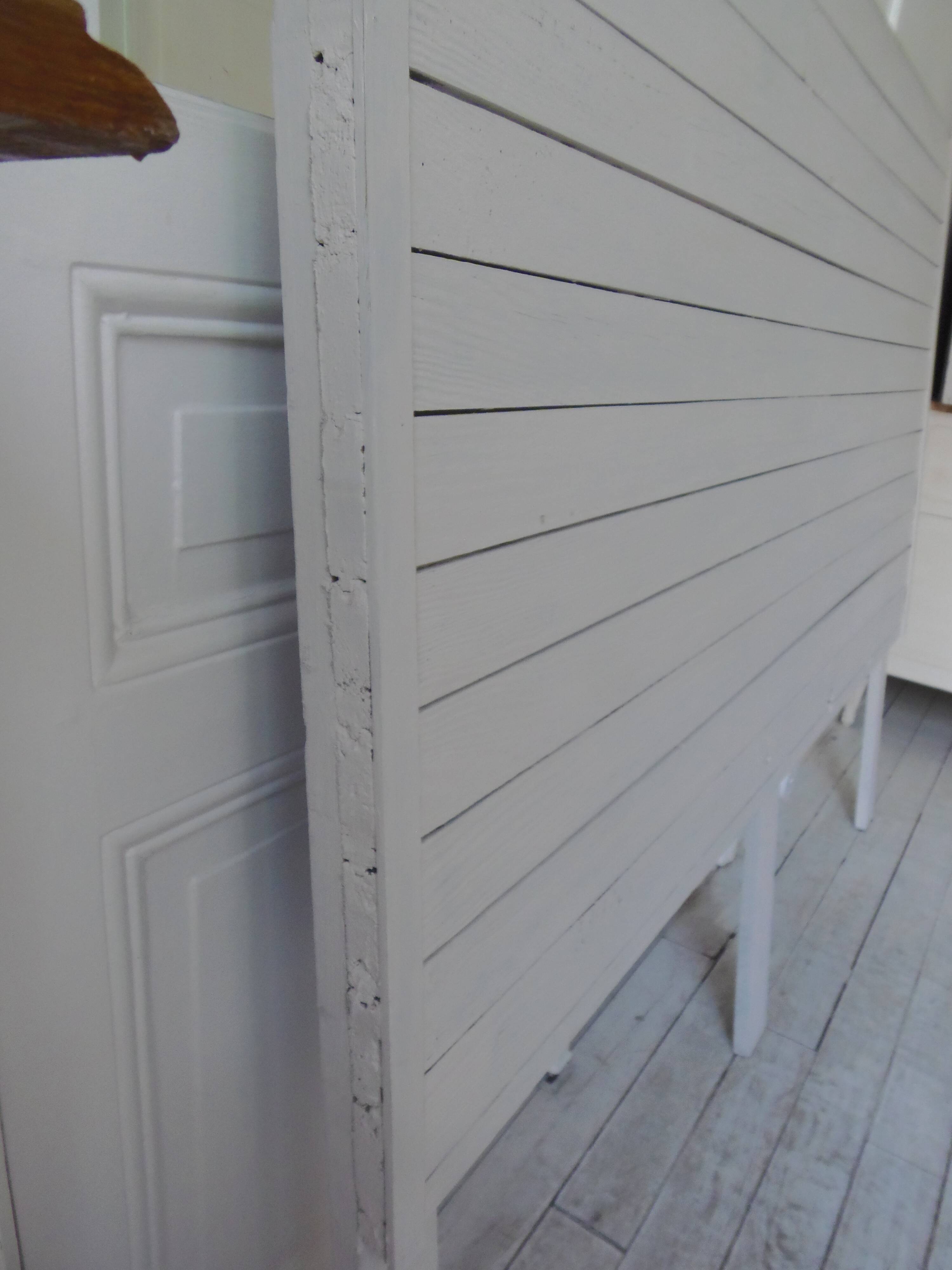 Headboard of 160 made with aged wood in pearl grey patina.