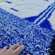 Tapis berbère tissè main authentique a motifs bleu 150/250 cm