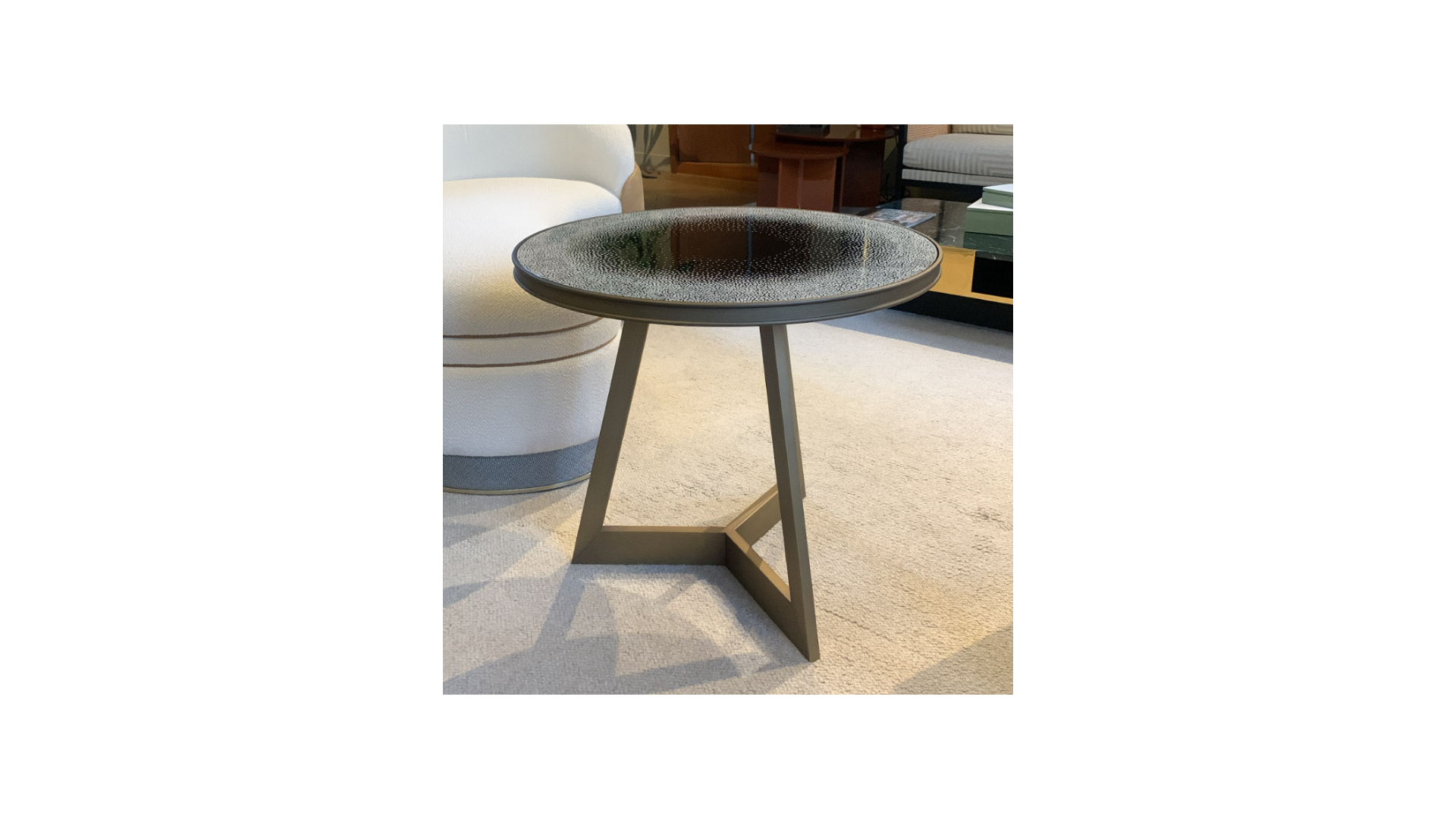 Treviso table in brass and red edition lacquer top