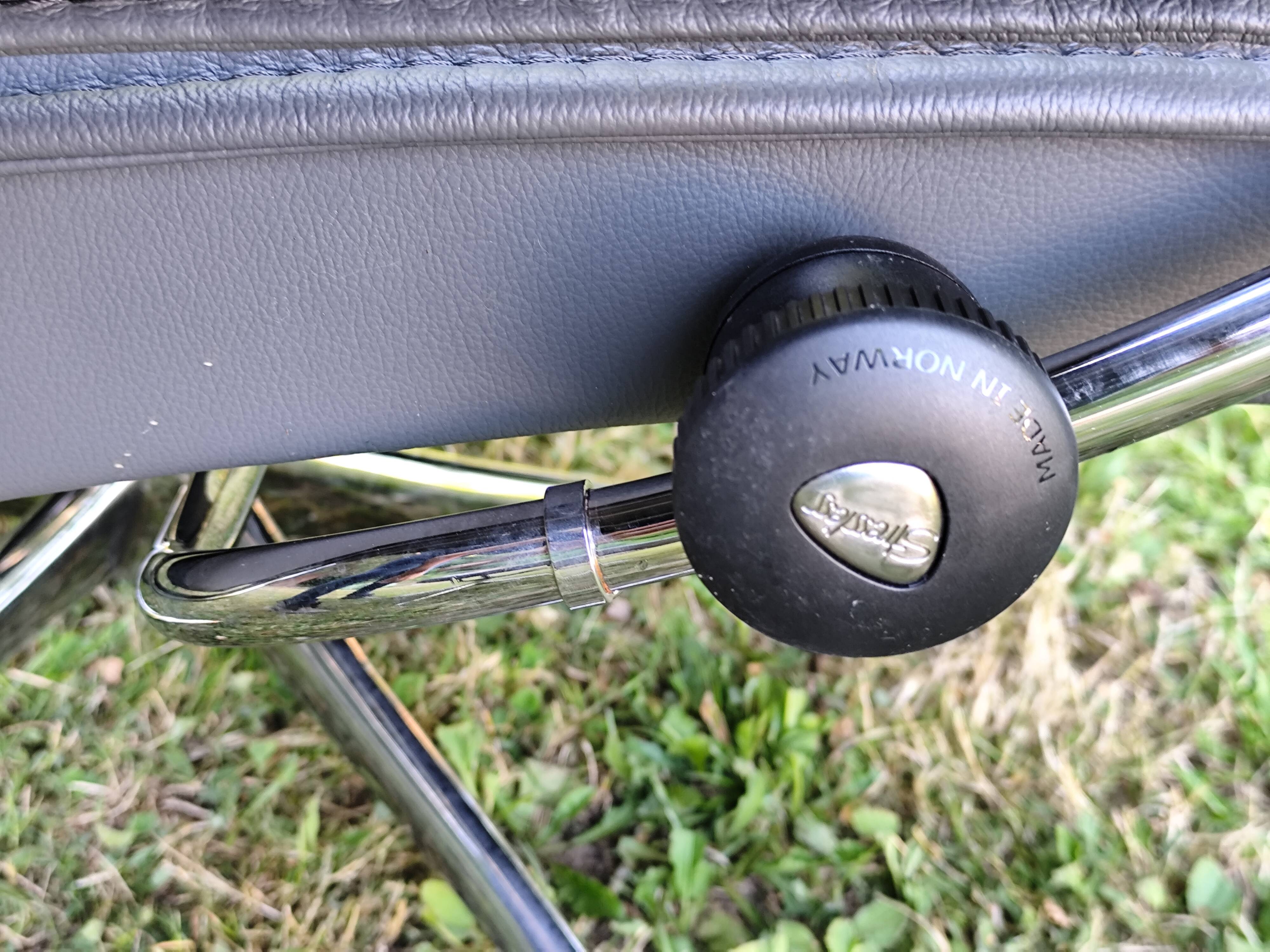 Stressless City armchair with footrest/ottoman, grey