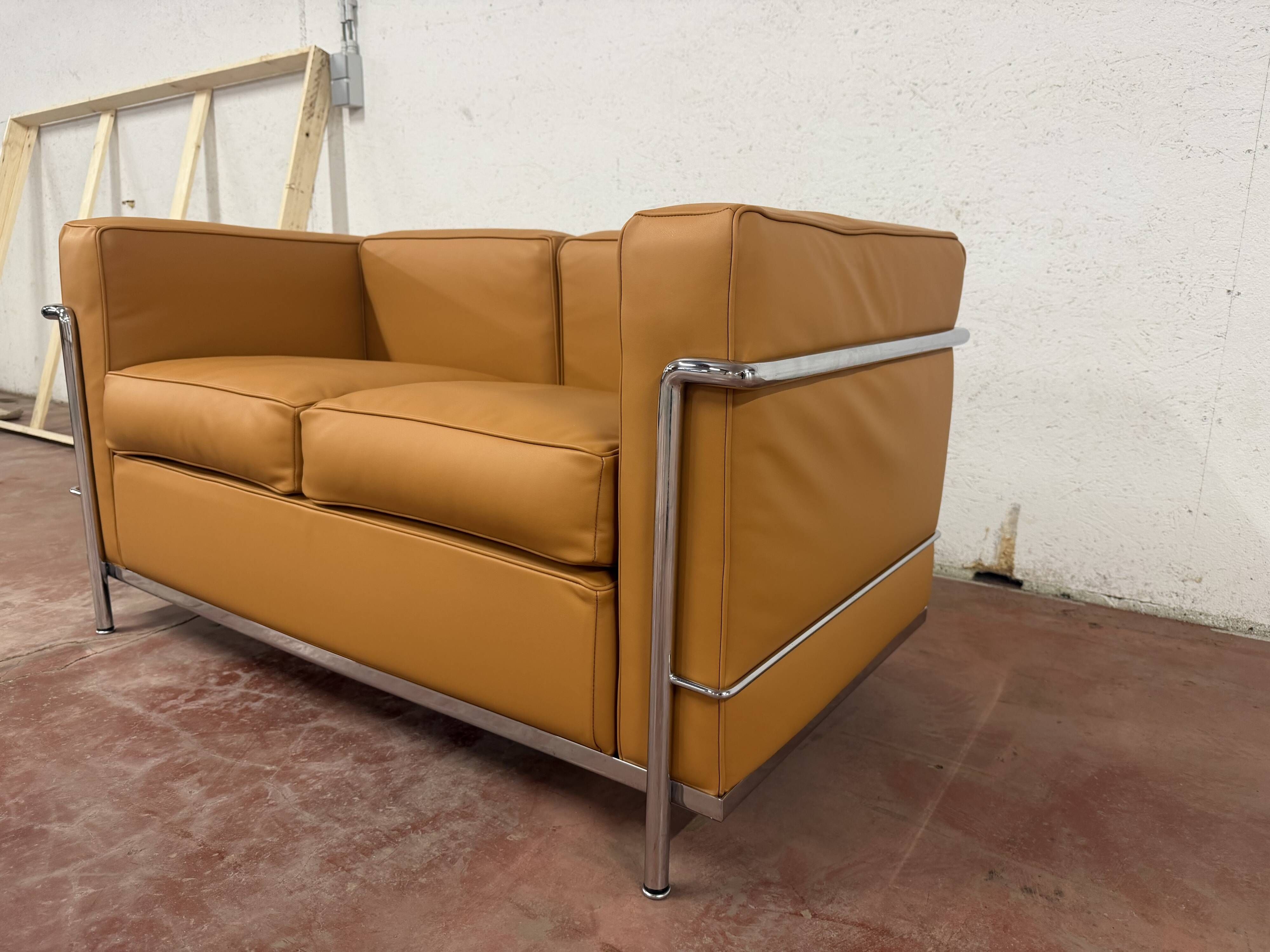 Original Cassina 2-seater Le Corbusier LC2 Cognac Camel leather IN NEW CONDITION!!
